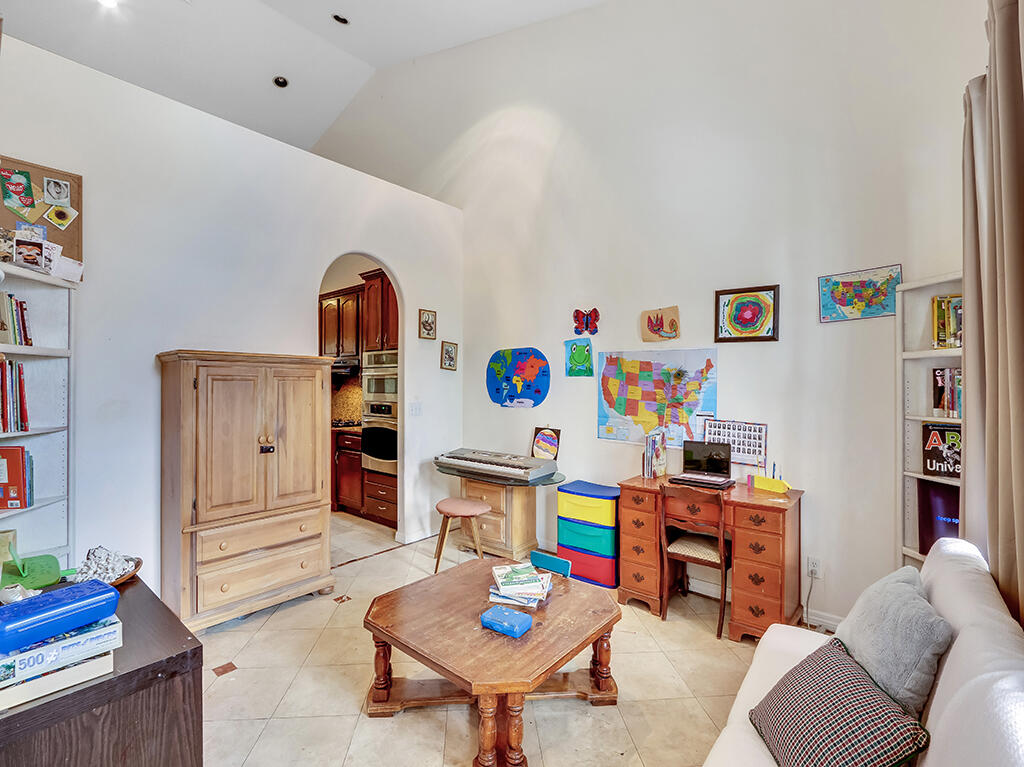 15507 Citrus Grove Blvd - Den