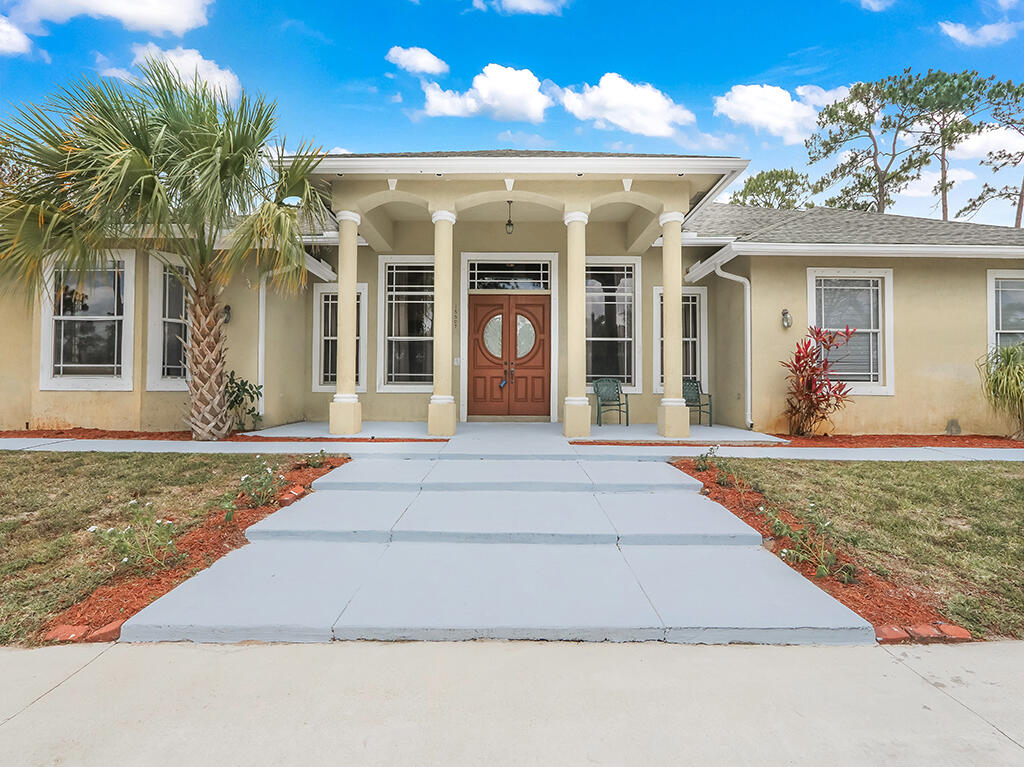 15507 Citrus Grove Blvd - Front
