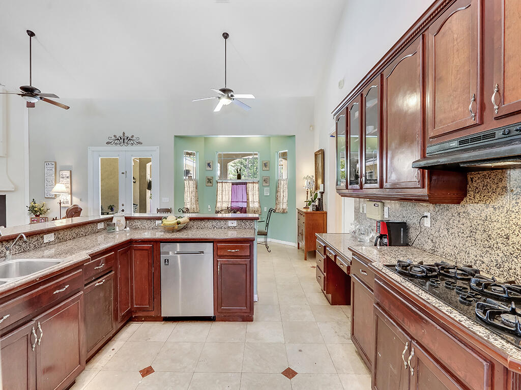15507 Citrus Grove Blvd - Kitchen 3