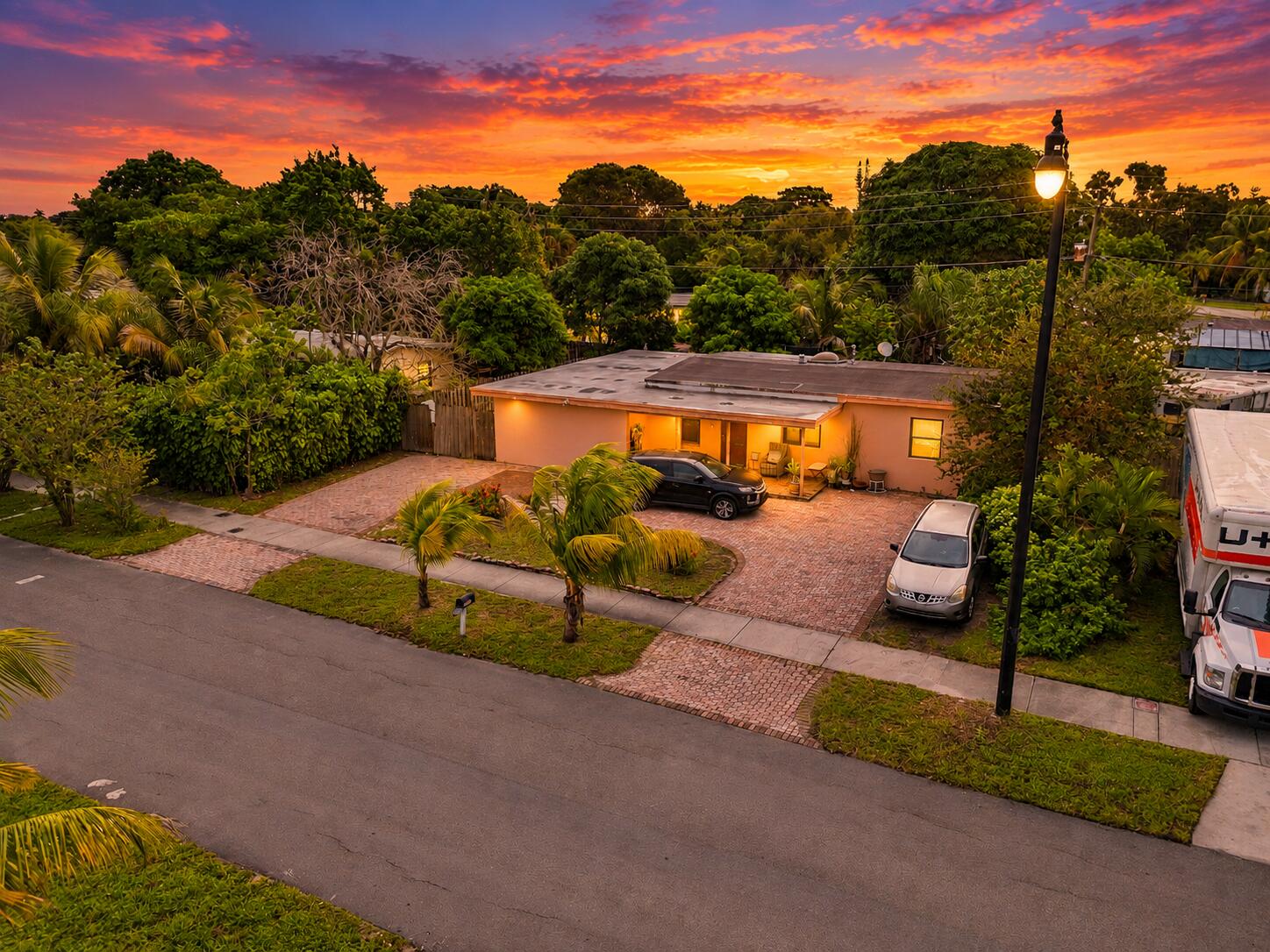 Twilight Tropical Suburban Home Twilight Tropical Suburban Home