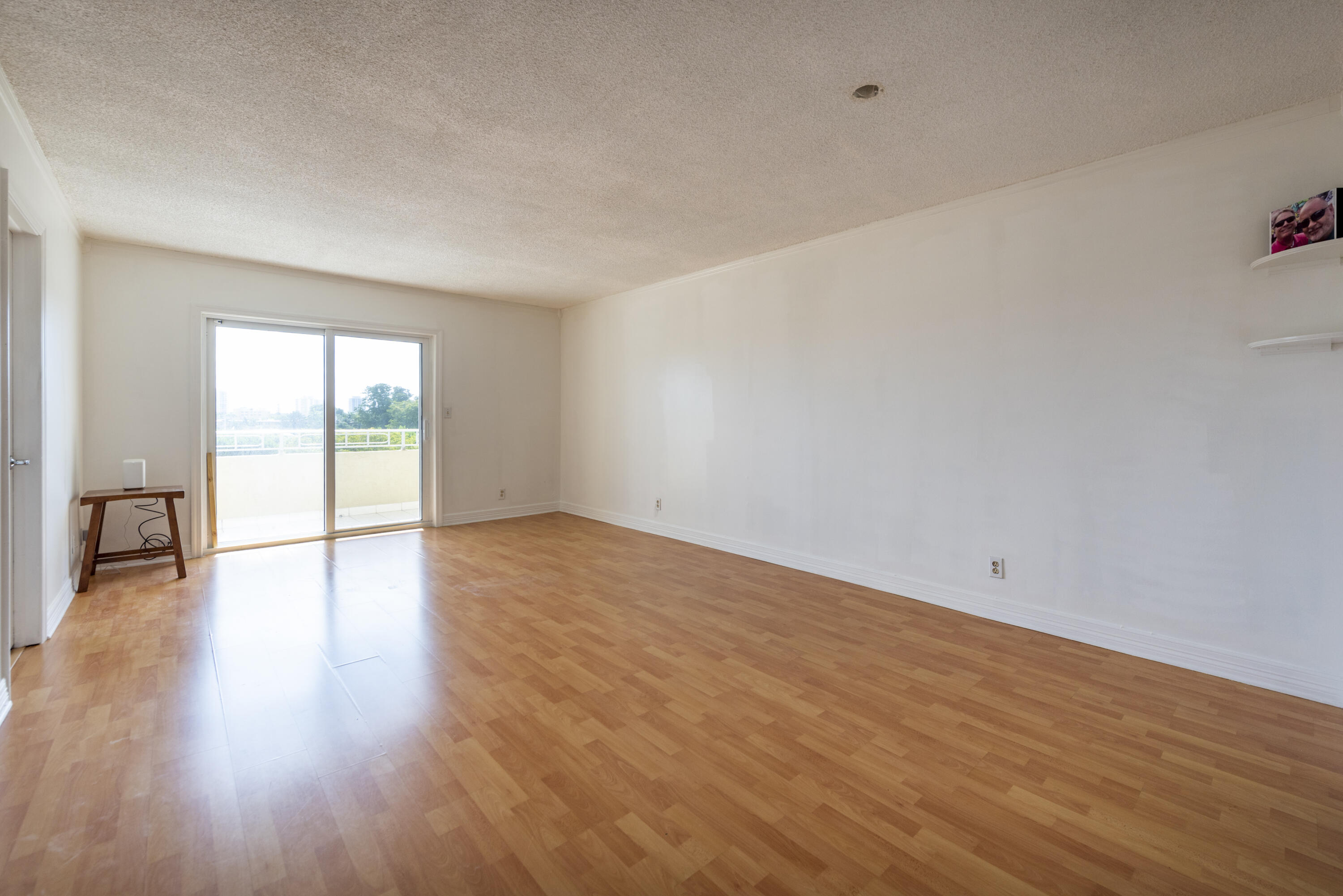 Living/dining room Living/dining room