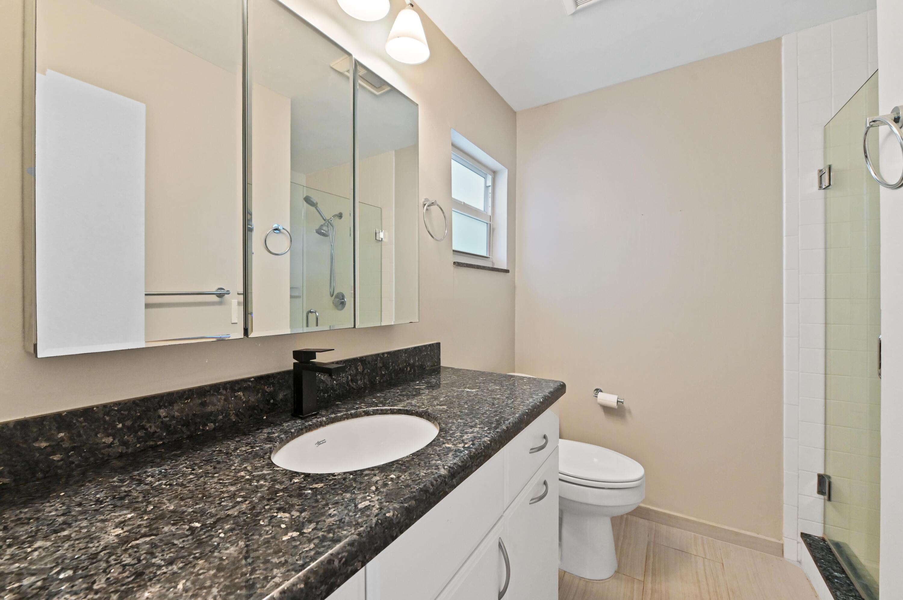 23 Bathroom 01
