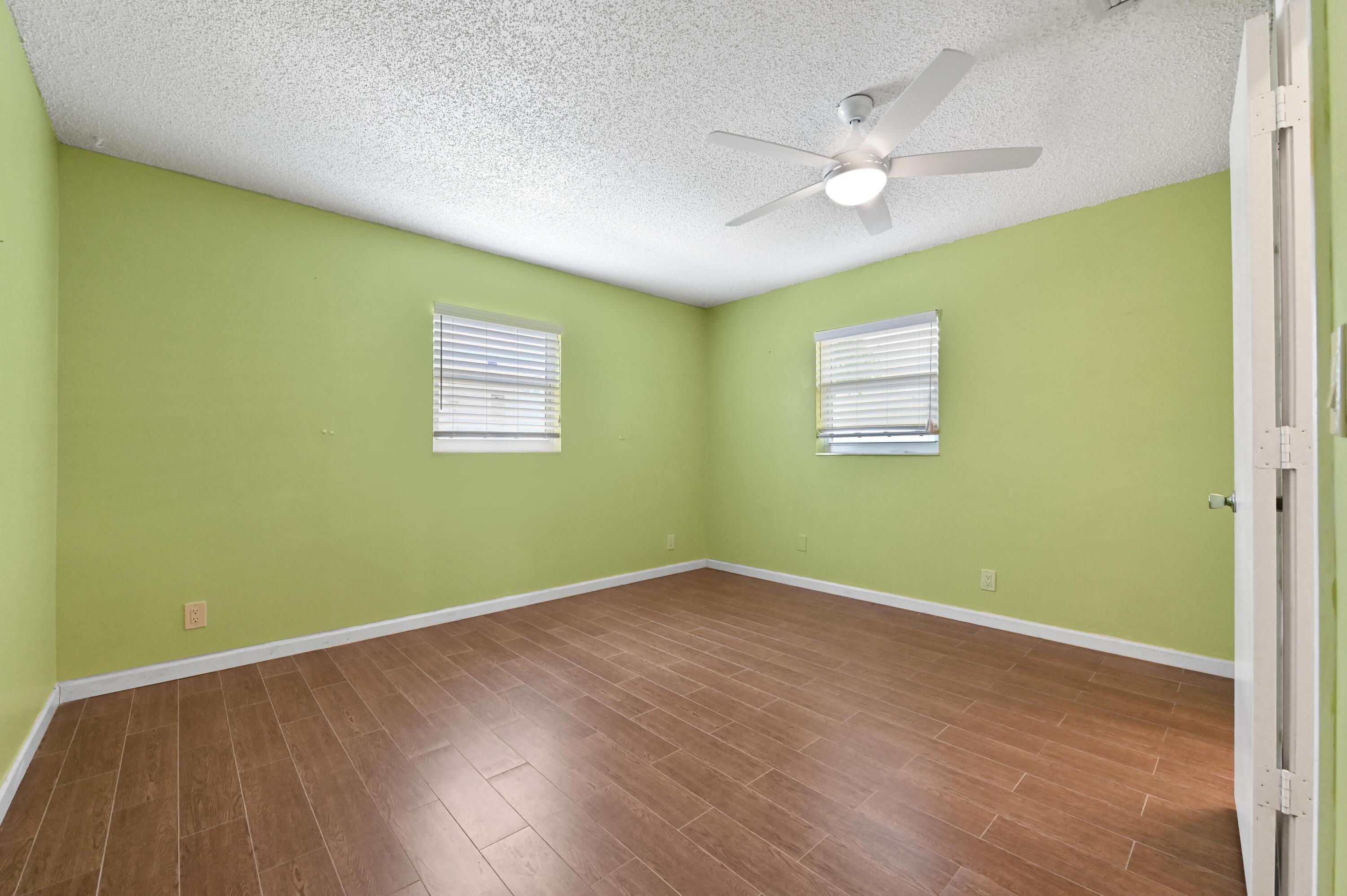 21 Bedroom 01