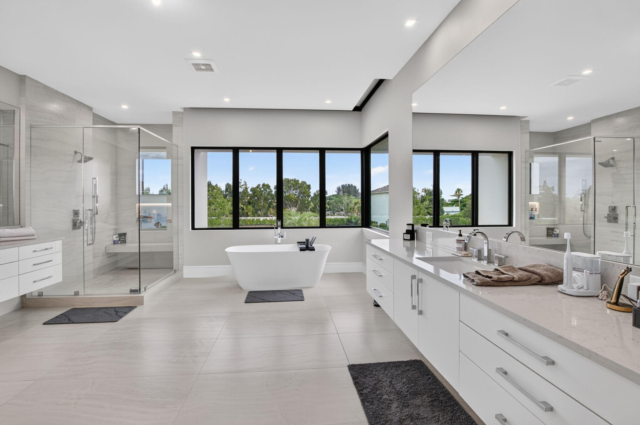 LOTS OF NATURAL LIGHT