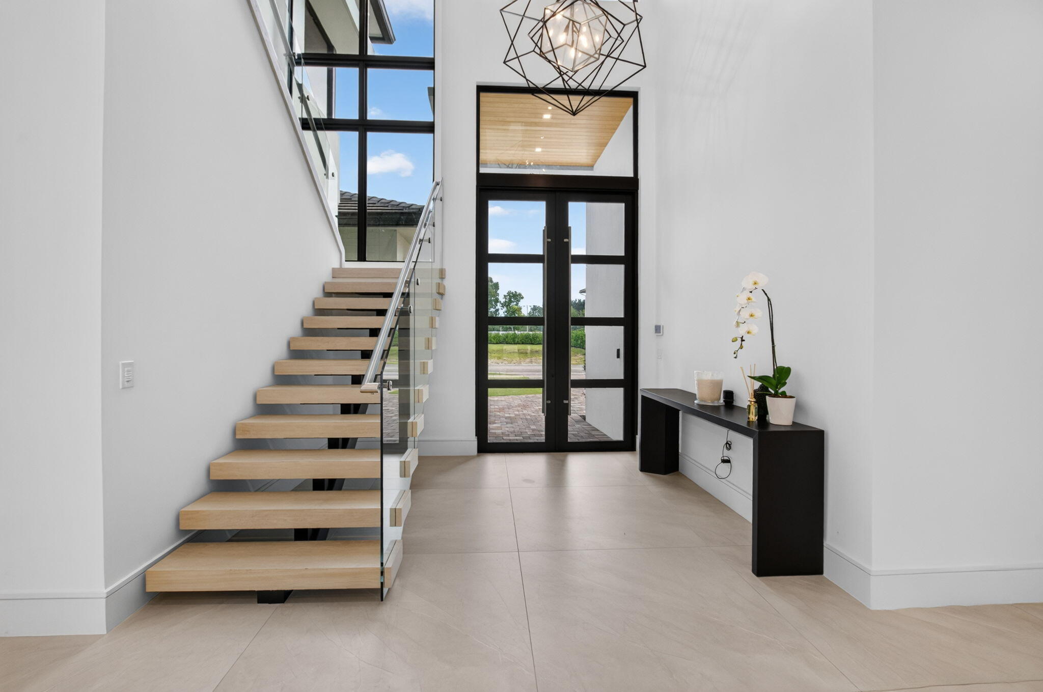 IMPESSIVE FOYER IMPESSIVE FOYER