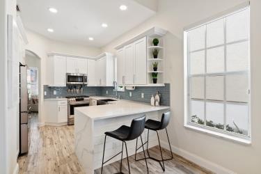 43 Pinnacle-Kitchen full