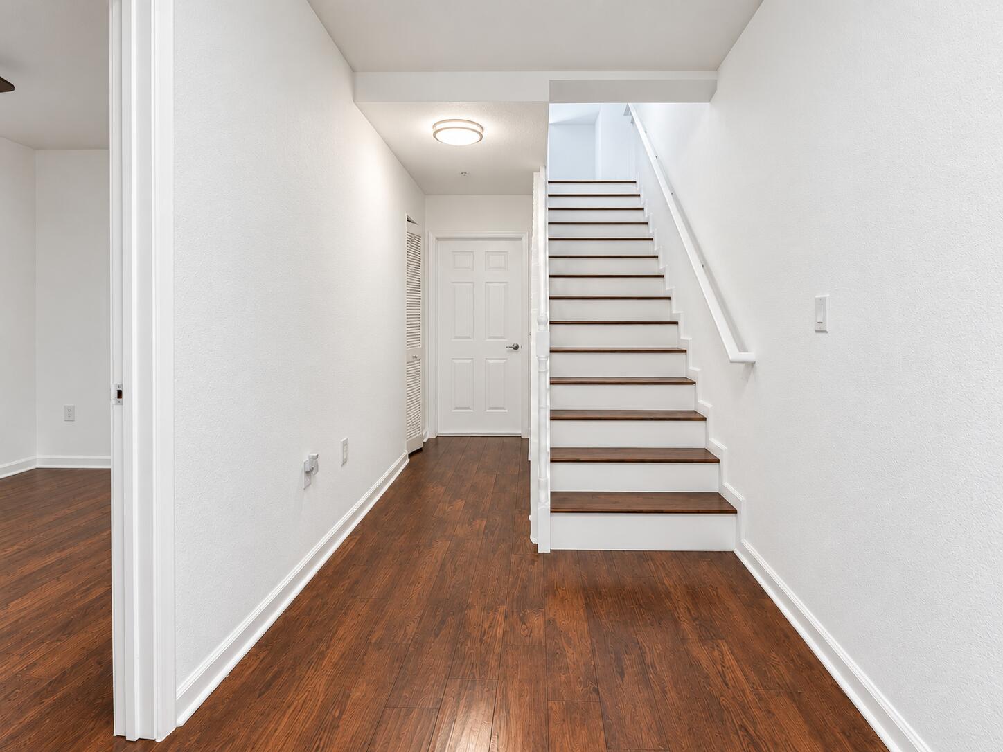 Straightened real estate interior-12