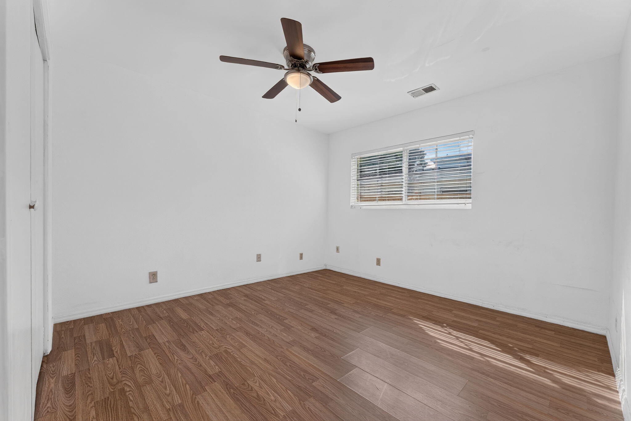 2nd bedroom unfurnished