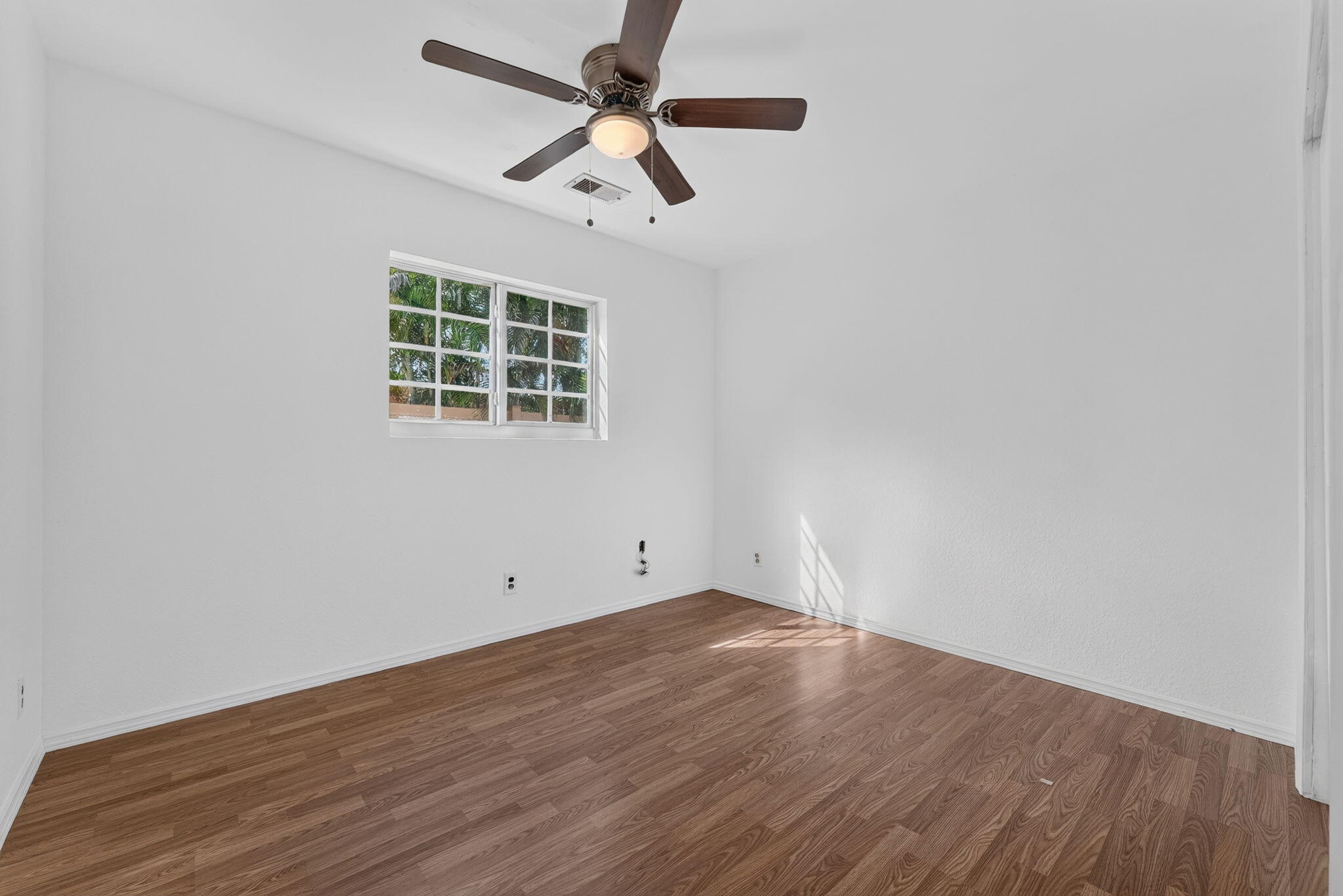 3rd bedroom unfurnished
