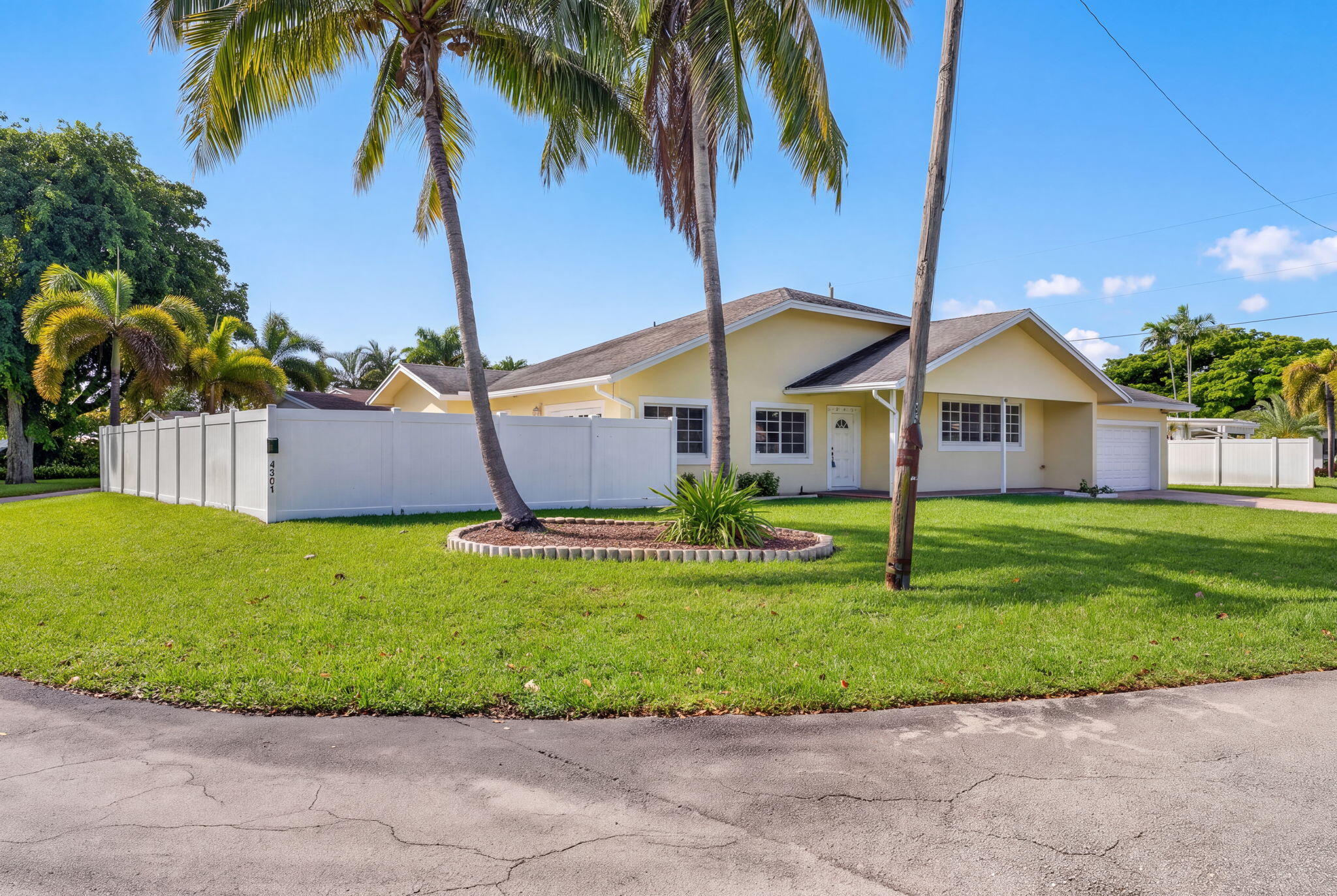 Spacious corner lot Spacious corner lot