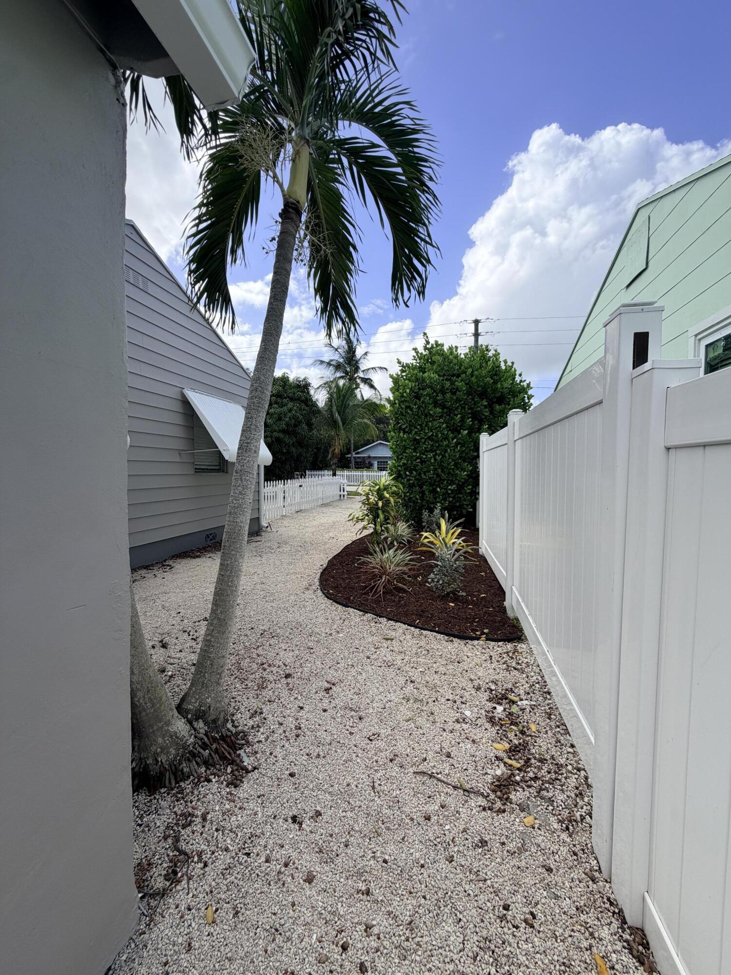 Side Yard Side Yard