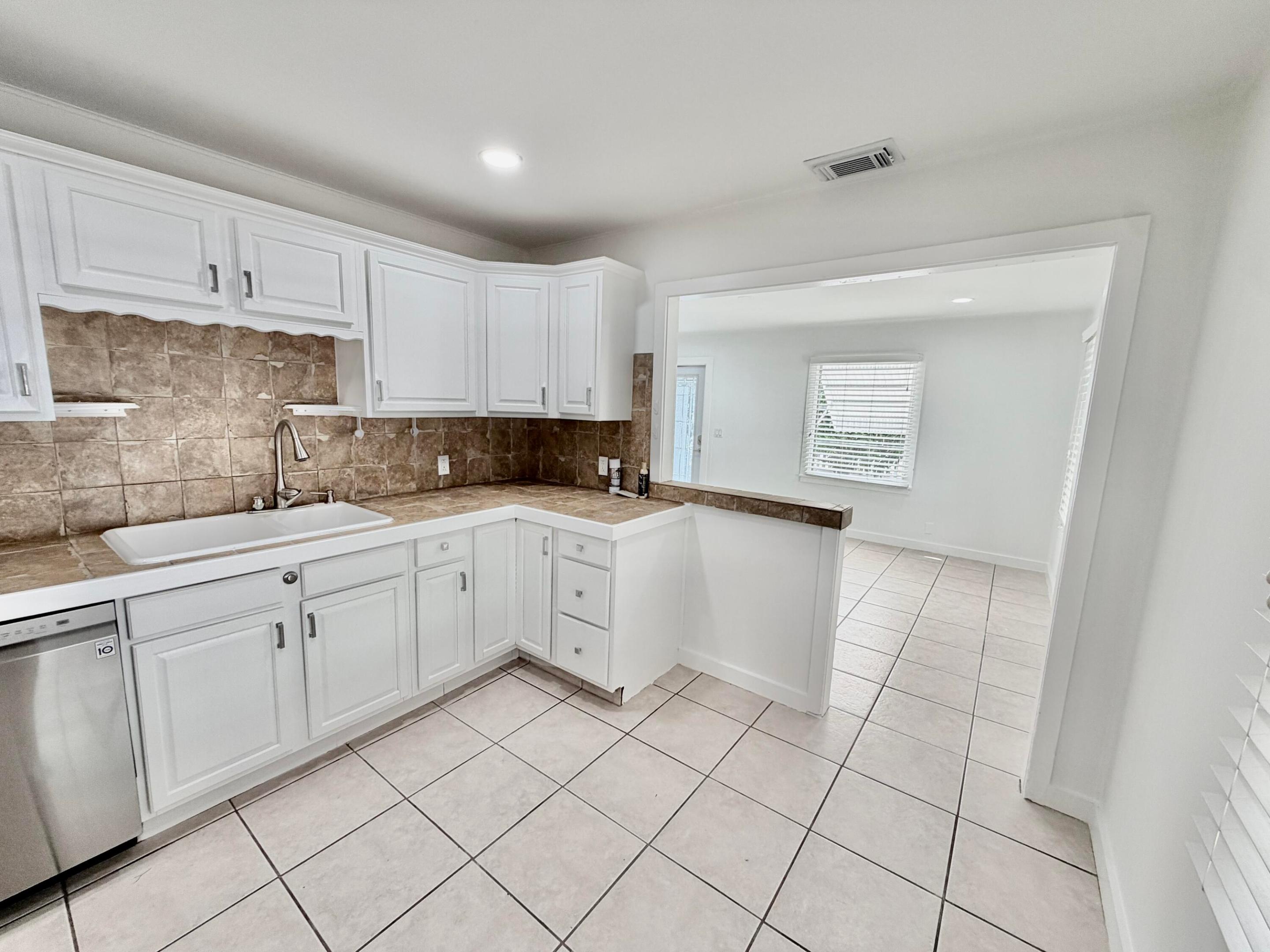 Large Kitchen Large Kitchen