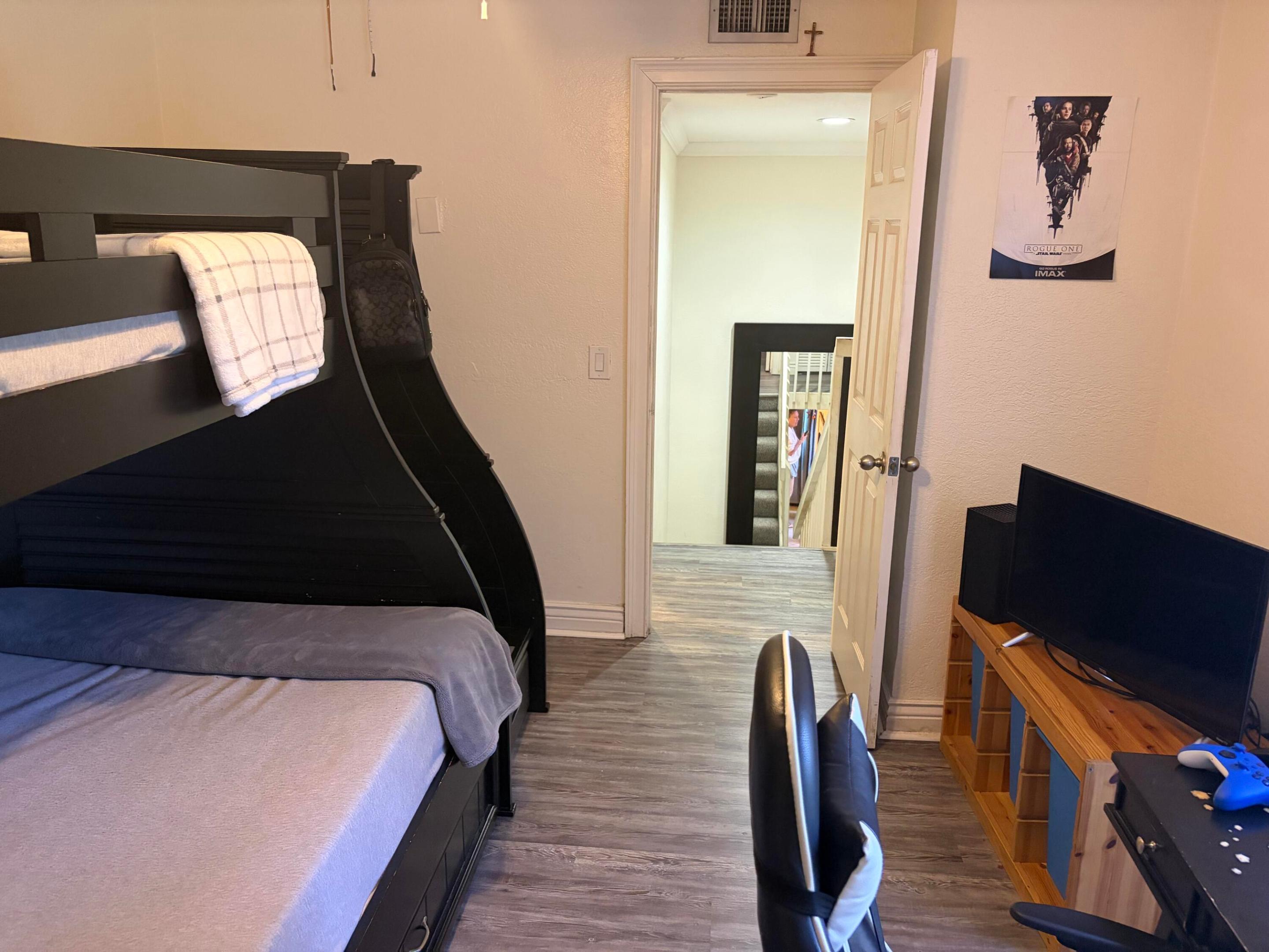 secondary bedroom