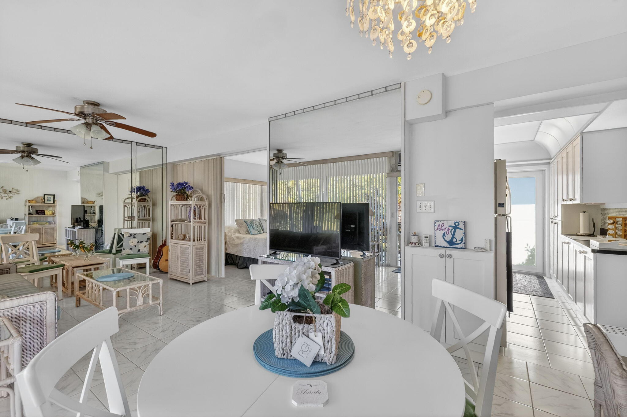 Dining/Living Dining/Living
