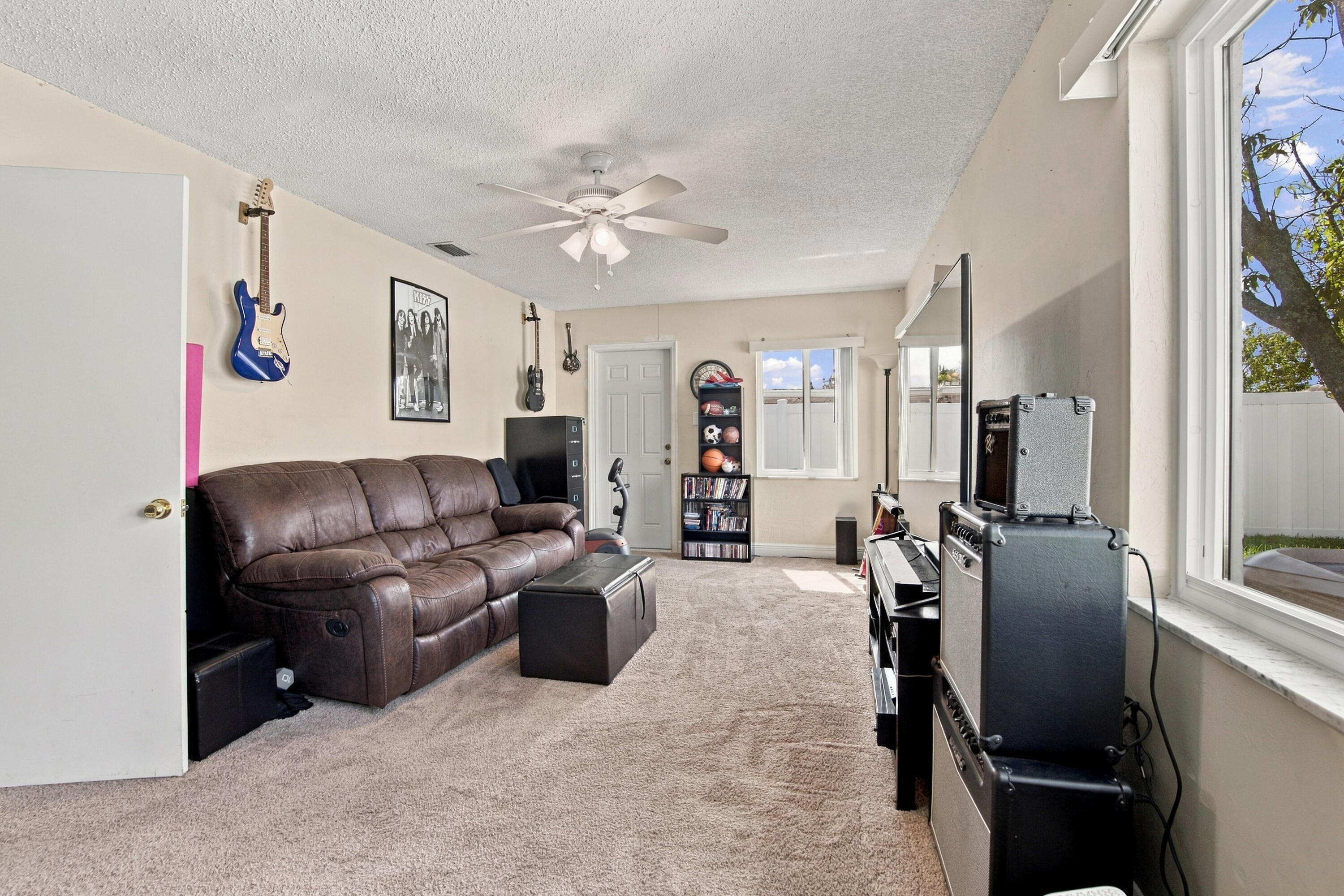 8121_NW_93rd_Ave_023