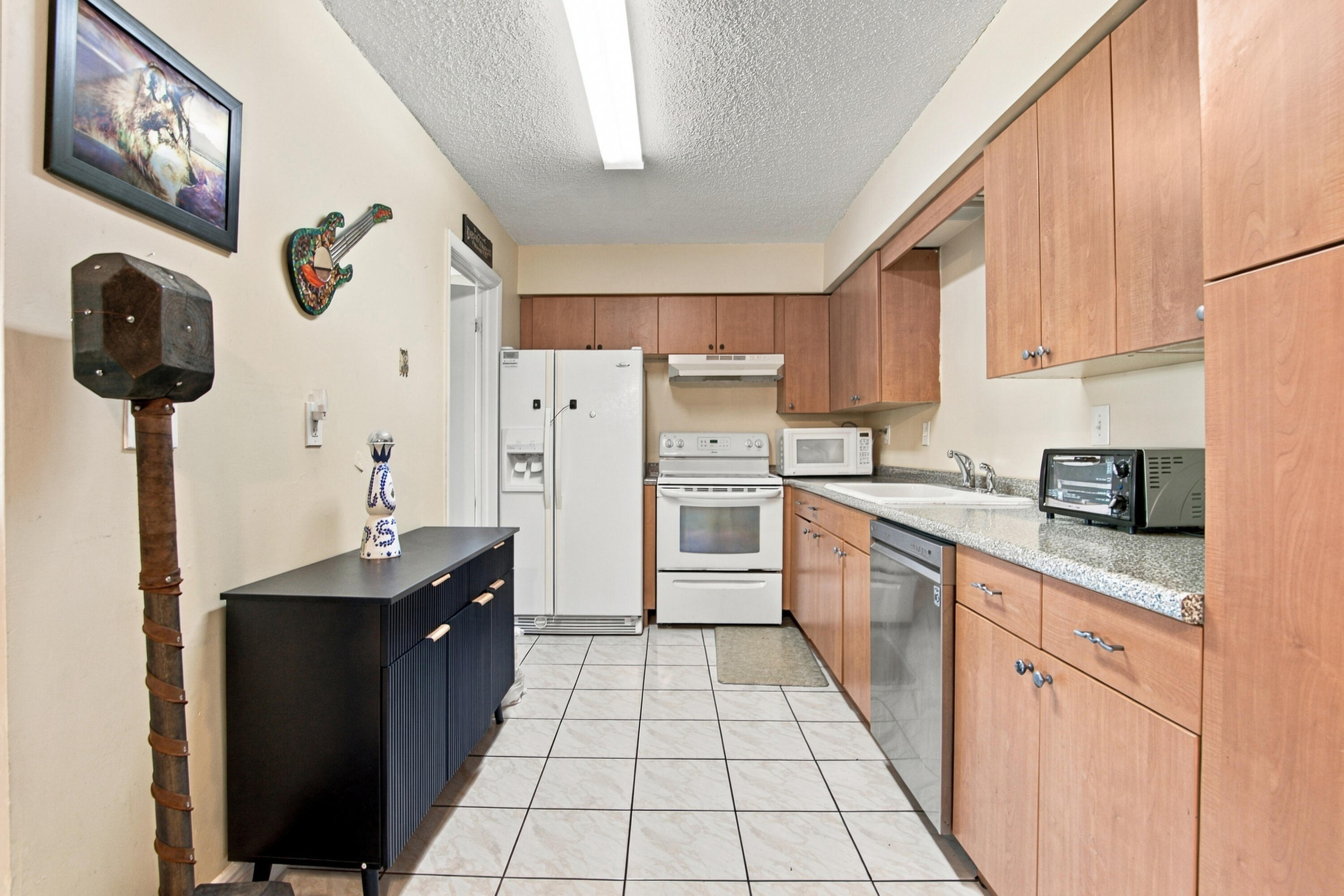 8121_NW_93rd_Ave_028