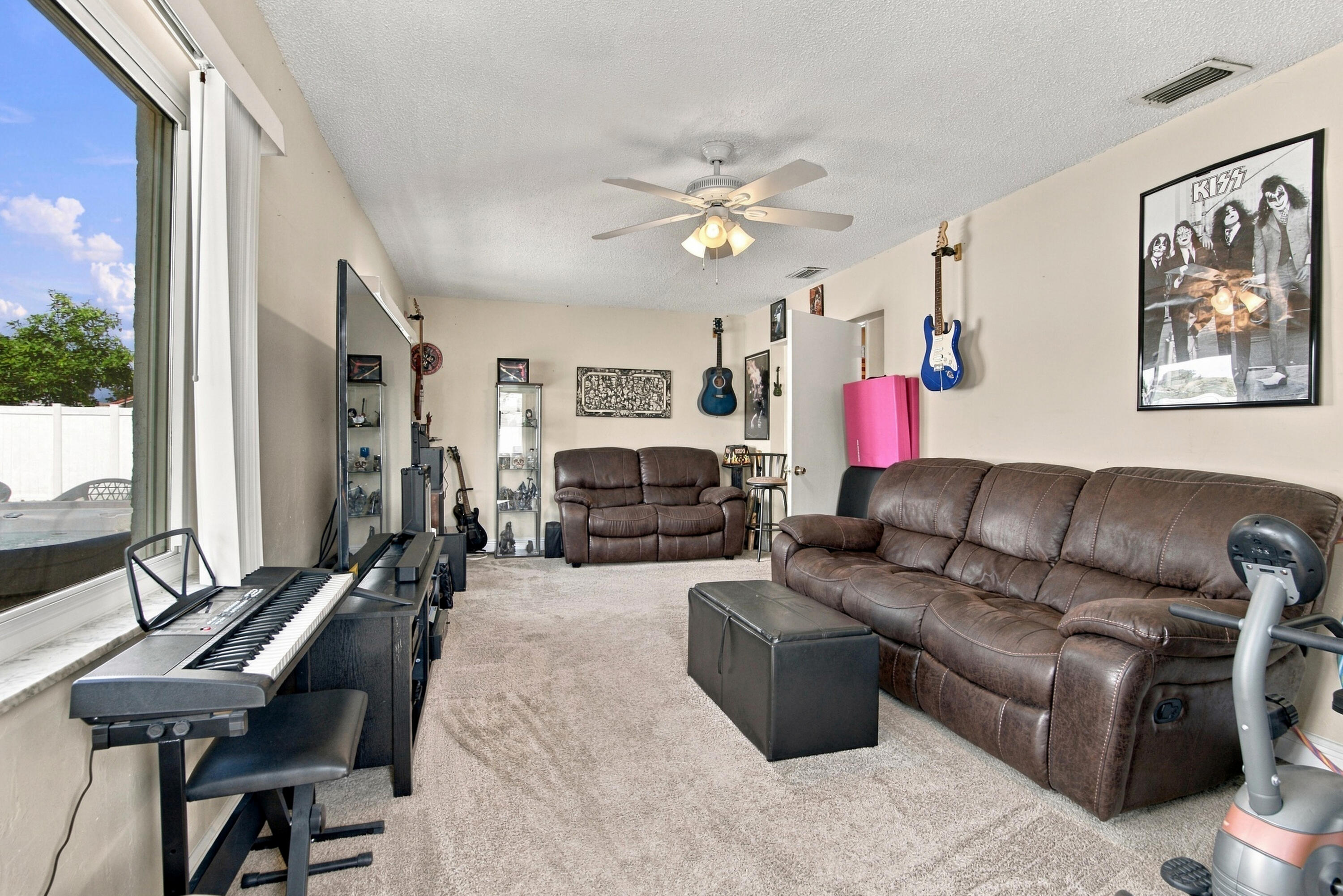 8121_NW_93rd_Ave_024