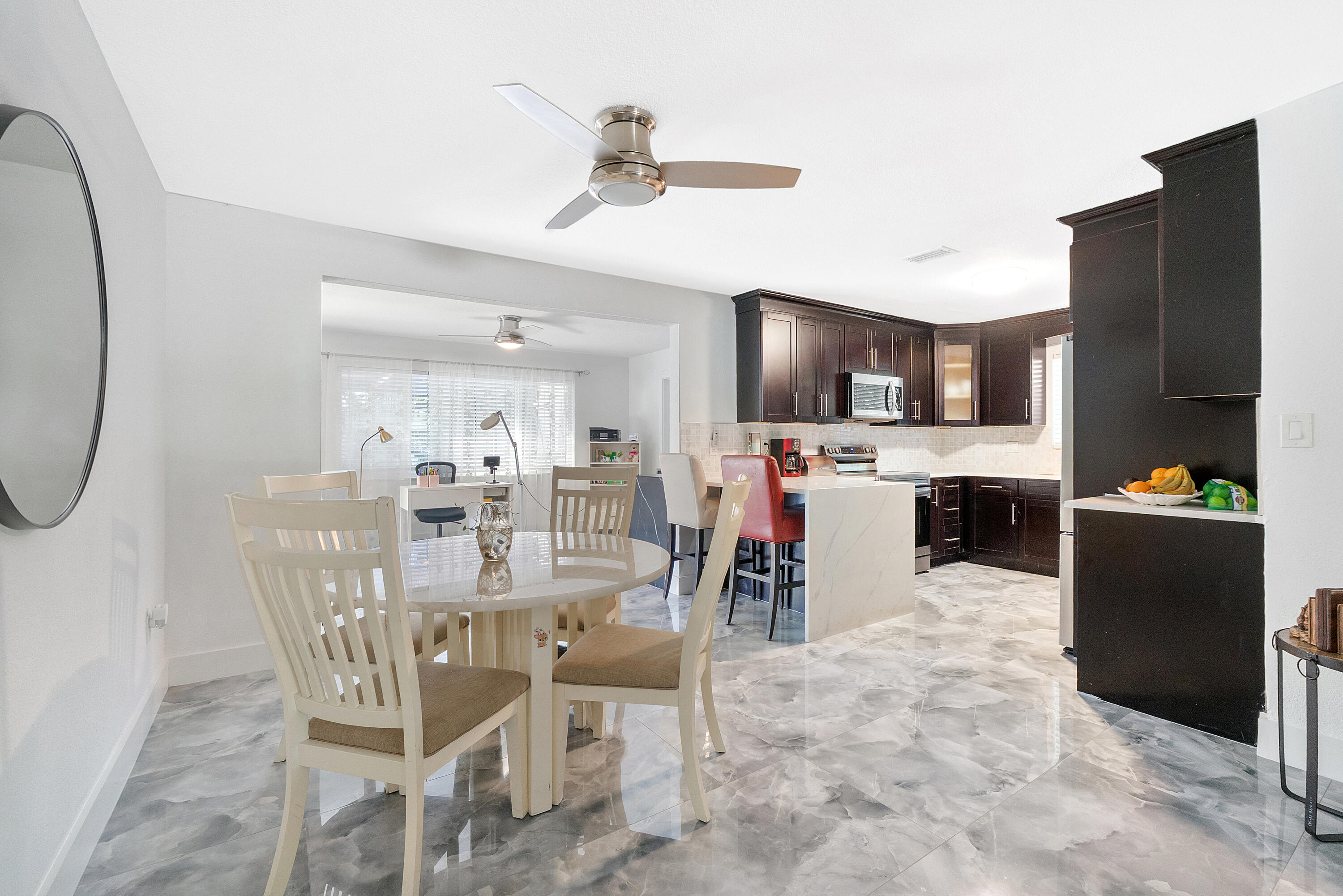 Dineroom