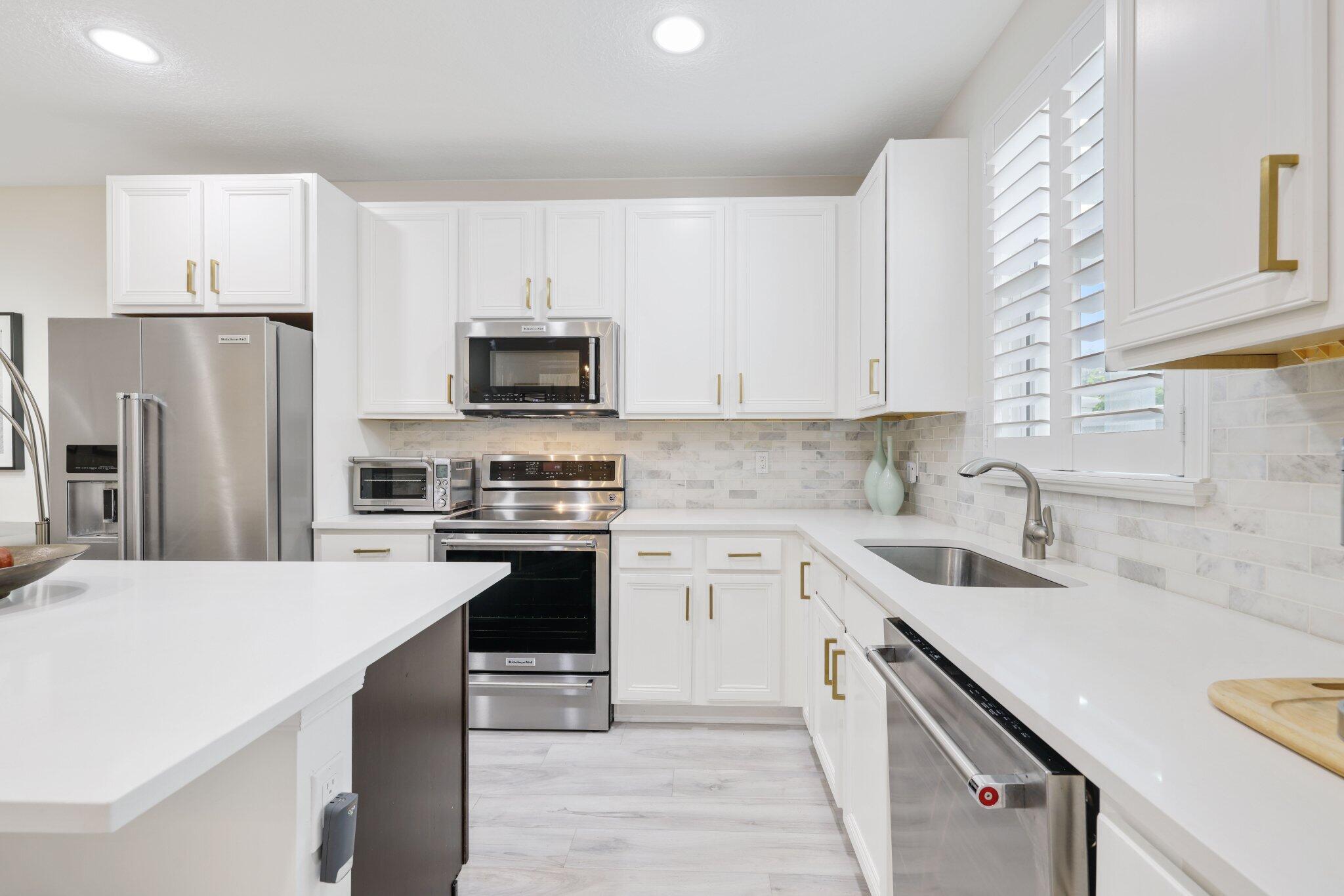 3112 Waterside Circle - 10.jpg-SMALL