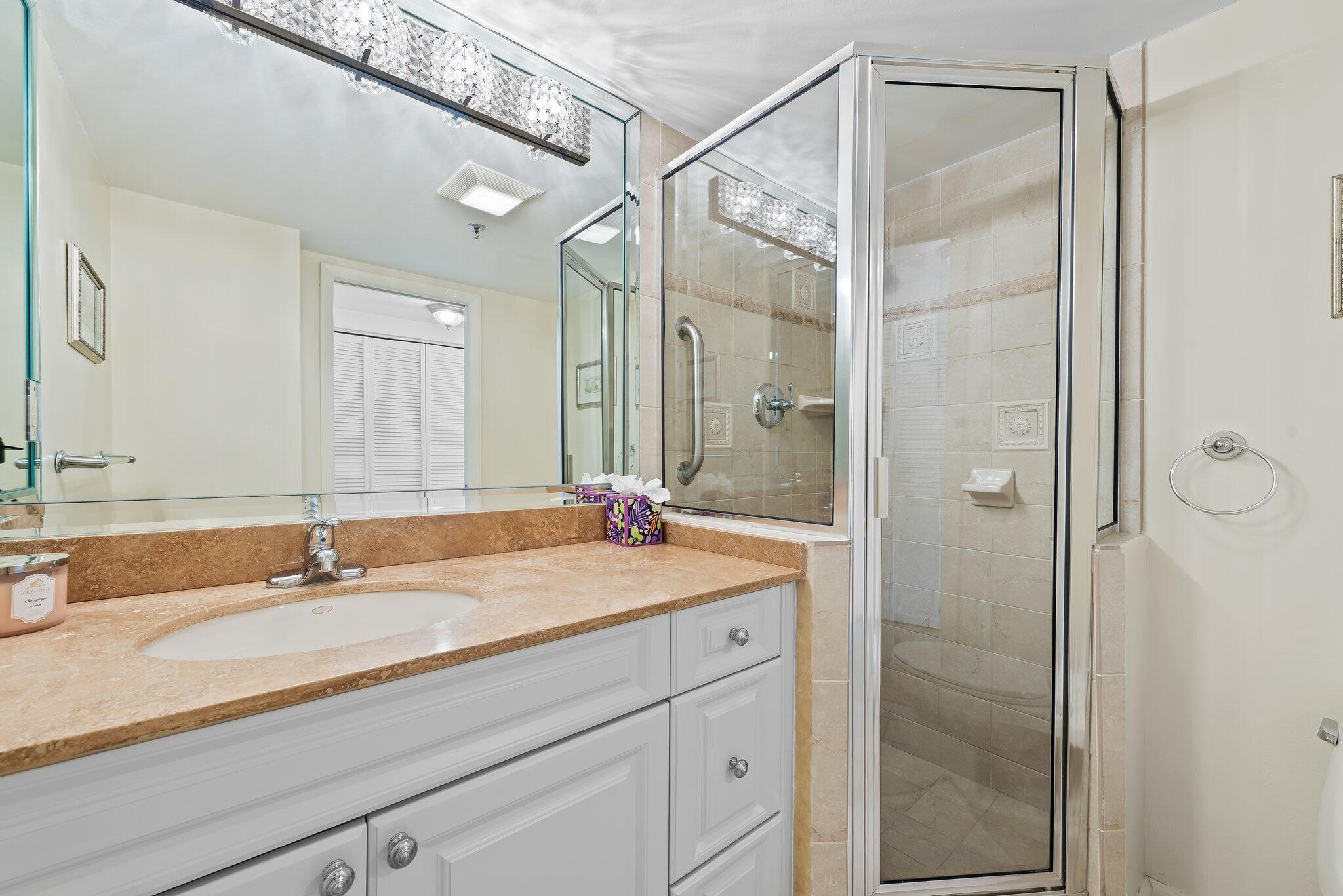 Guest ensuite bath