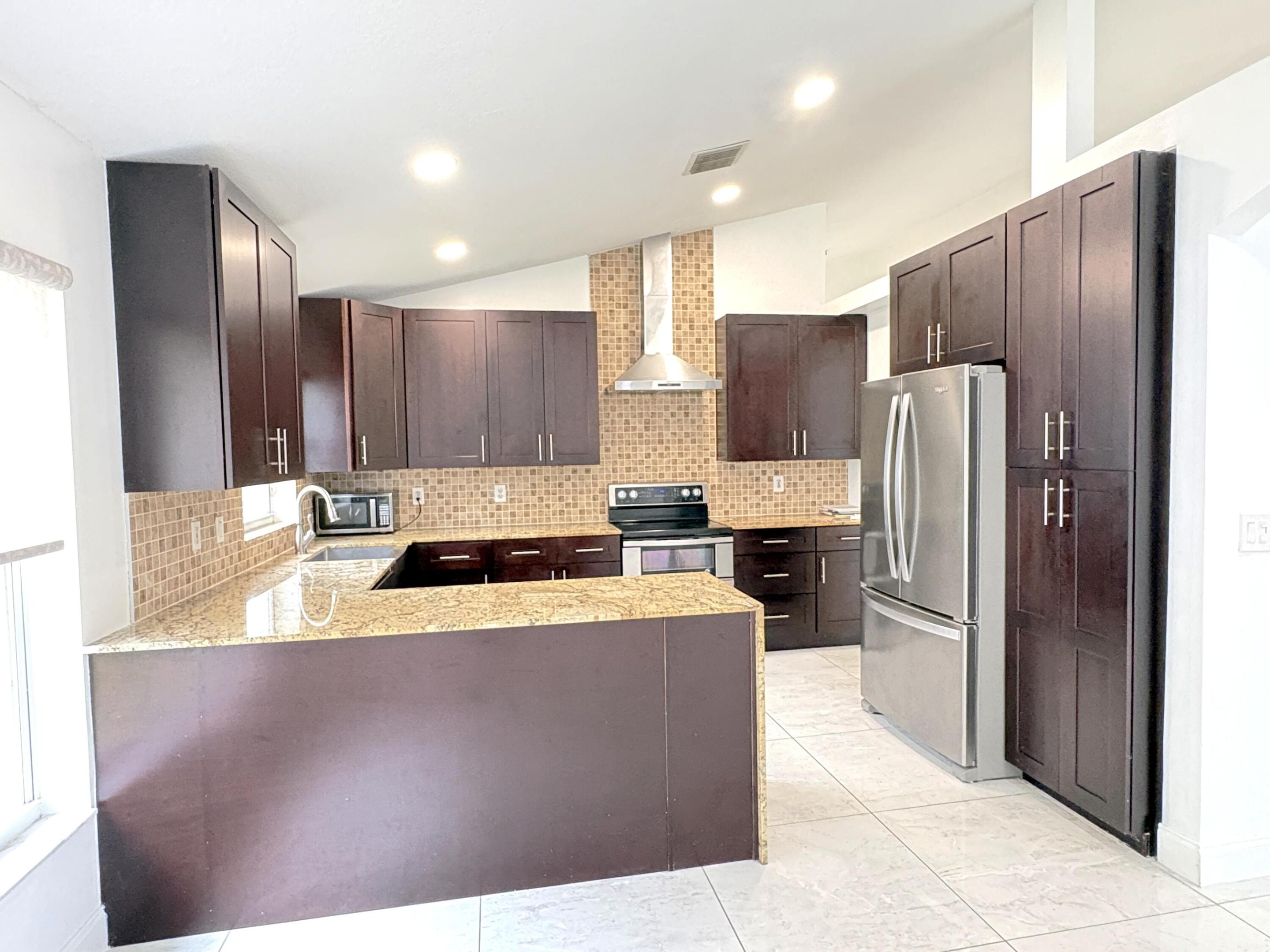 Gourmet kitchen