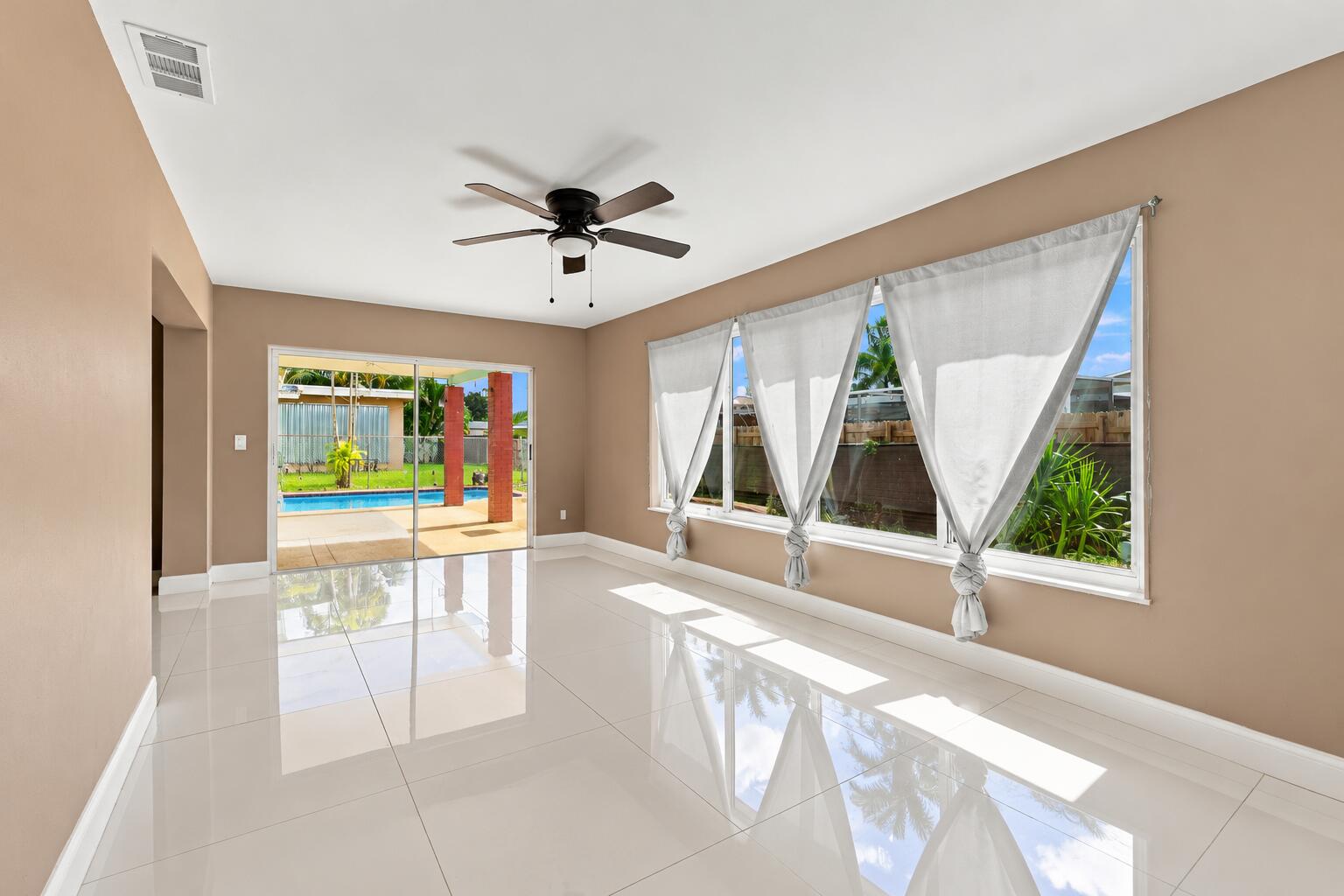 Bright Empty Living Space with Pool View Bright Empty Living Space with Pool View