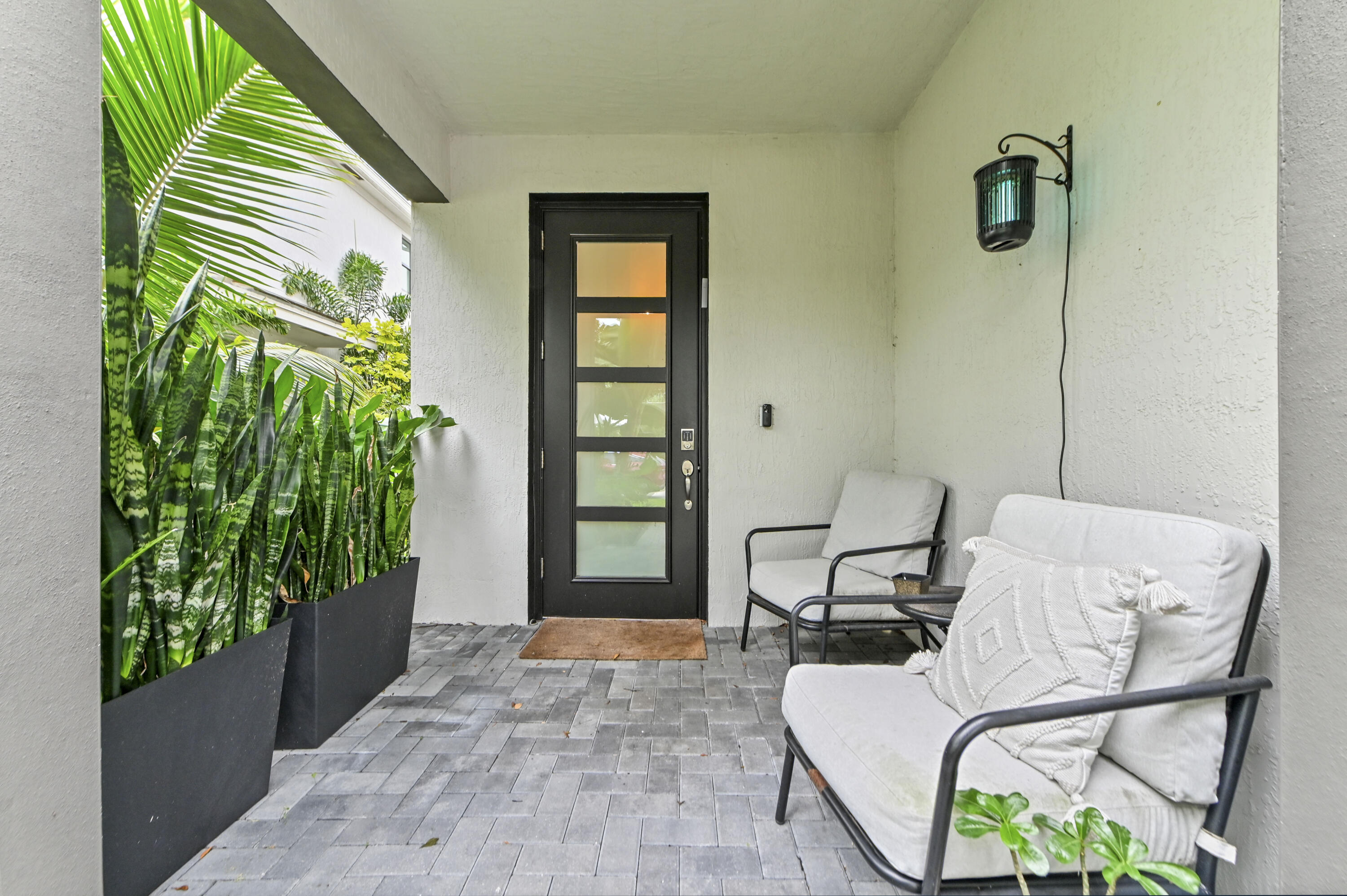 Overhand Entryway Overhand Entryway