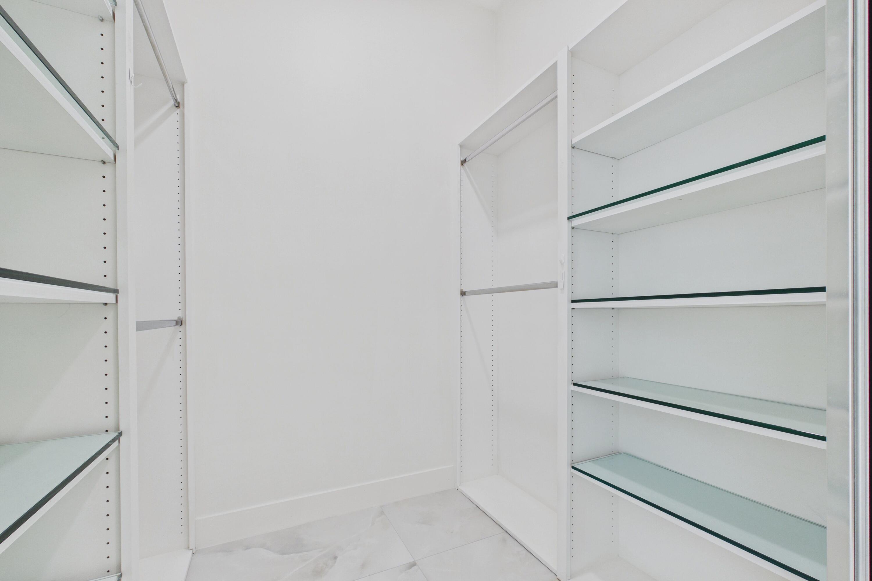 Master Walkin Closet