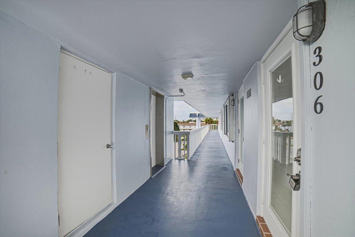 Front Entrance Near Laundry & Elevator