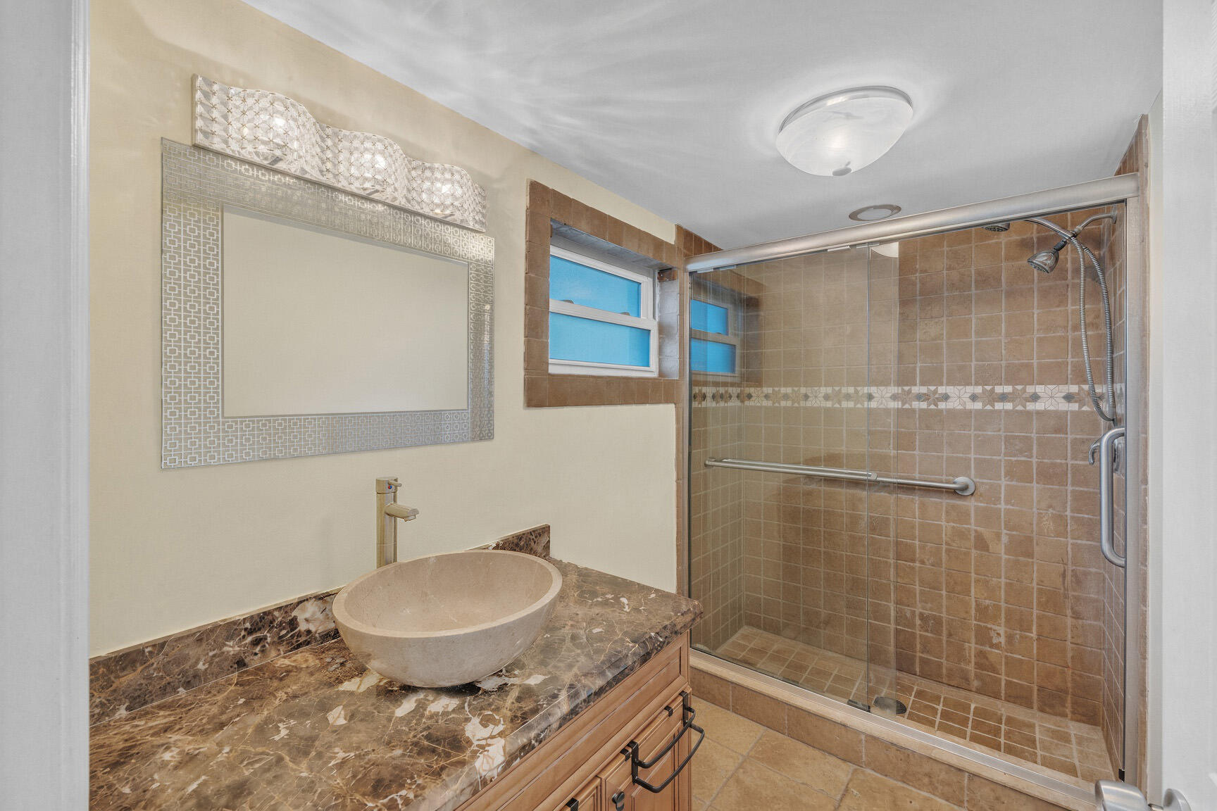 17 Bathroom (2)A