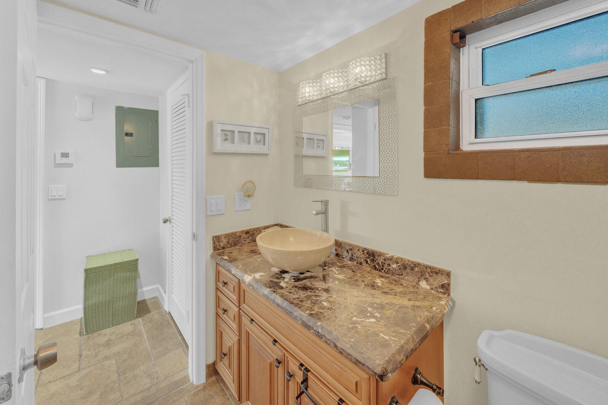 17 Bathroom (3)