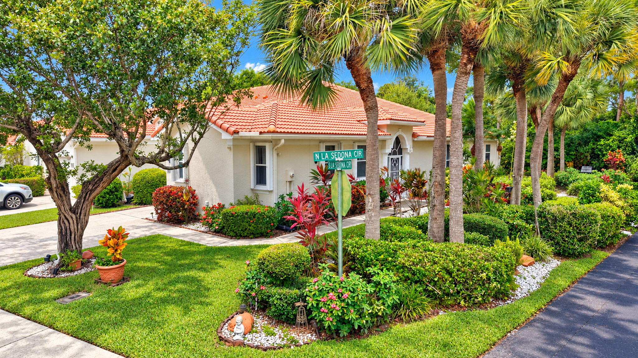 Desirable Corner Villa Surrounded by Lush Tropical Landscaping, Just Steps from Community Amenities