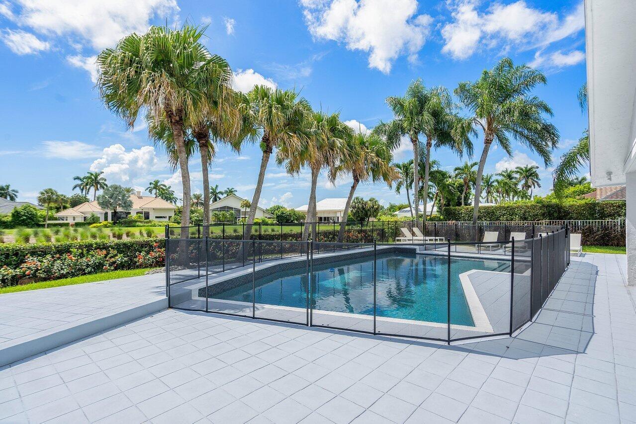 Pool w/ baby fence