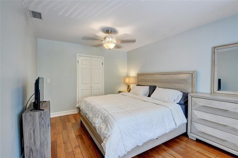 Large bedroom upstairs with built-in walking closet Large bedroom upstairs with built-in walking closet