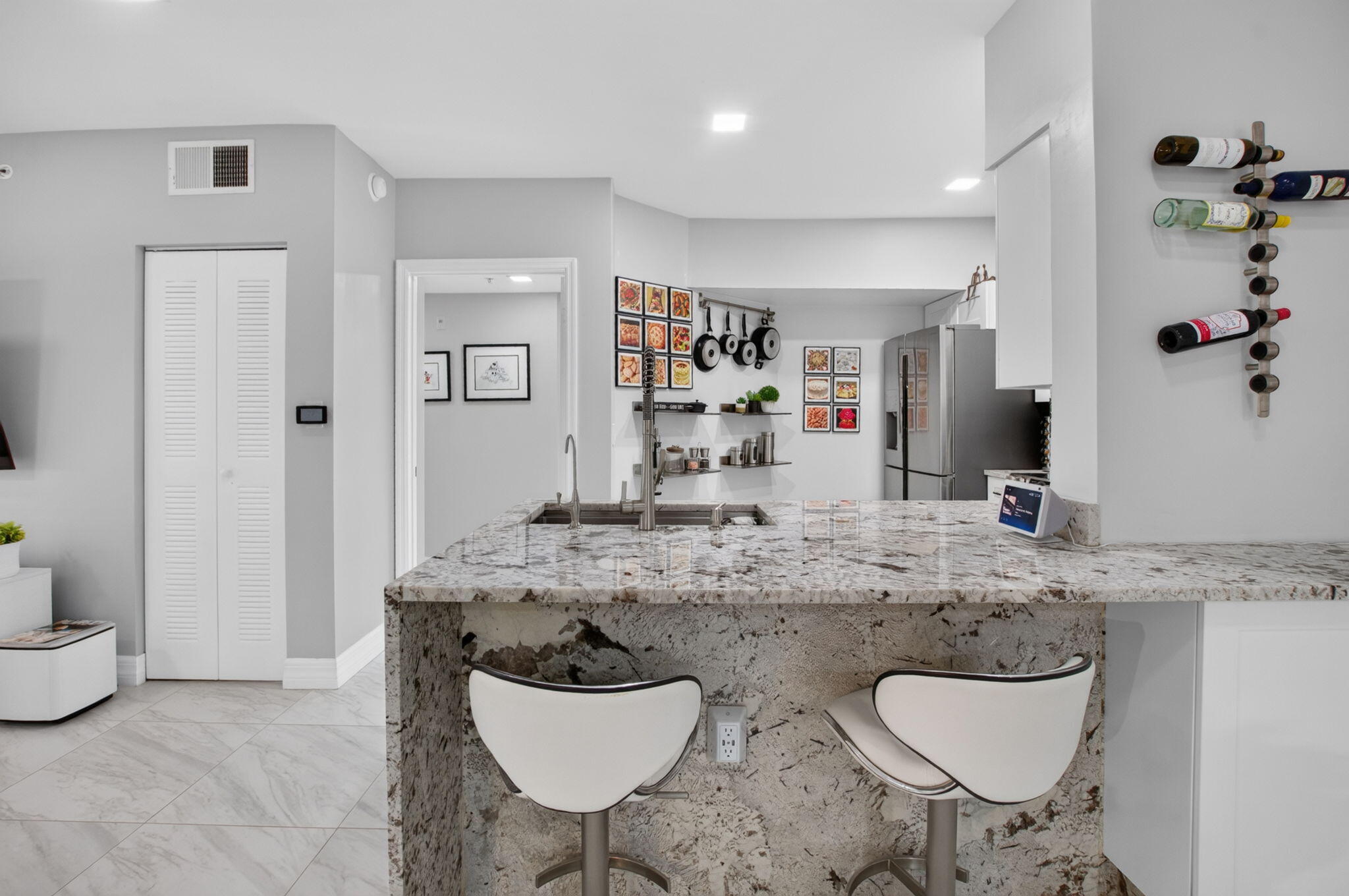 Perfect for Casual Dining & Entertaining