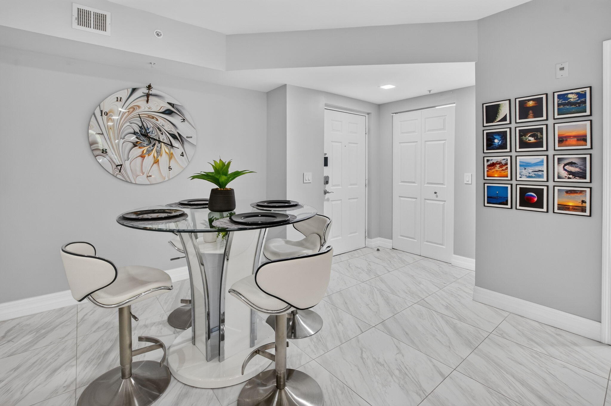 Elegant Entry & Contemporary Dining