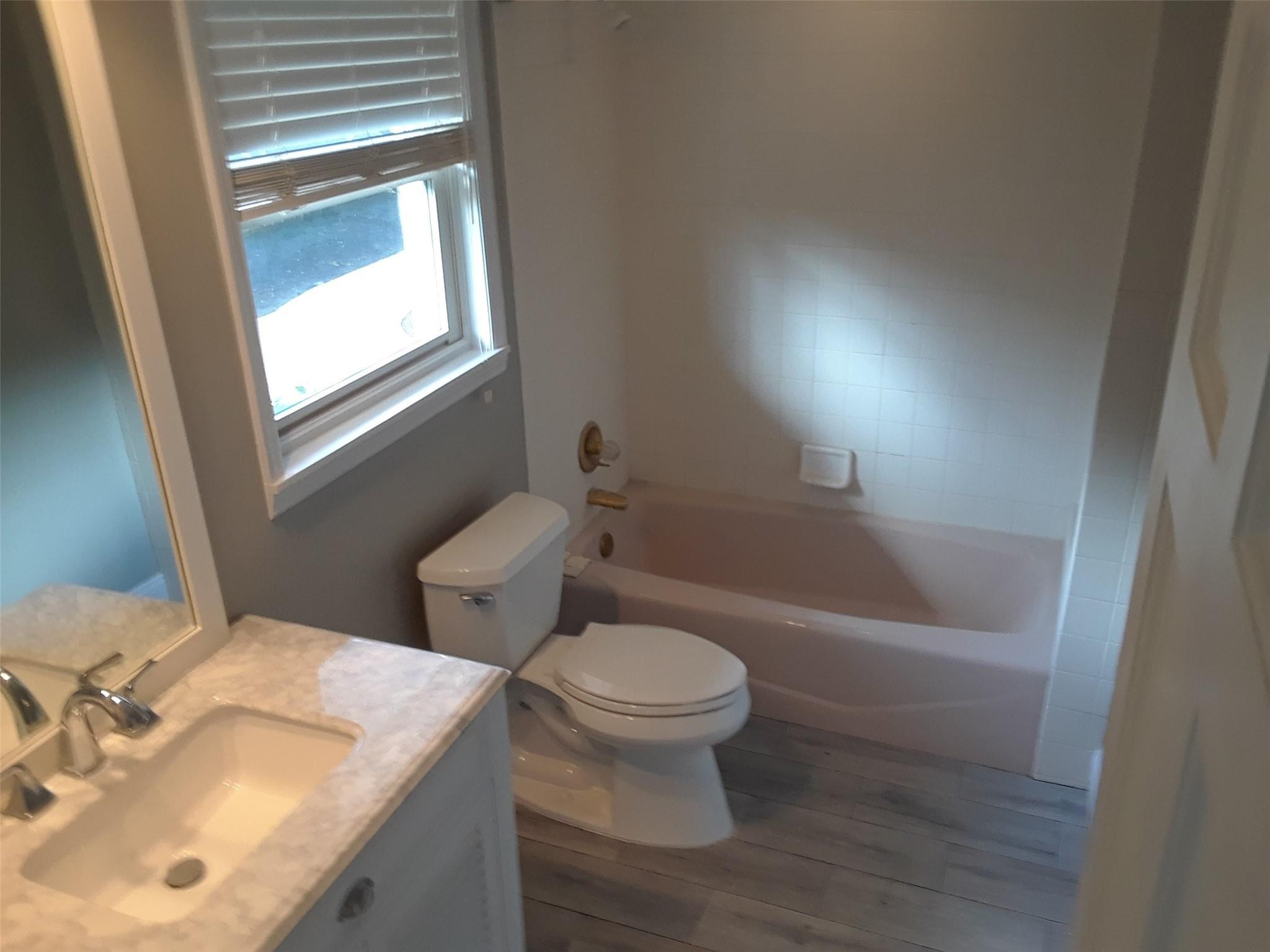 2nd bedroom has tub shower