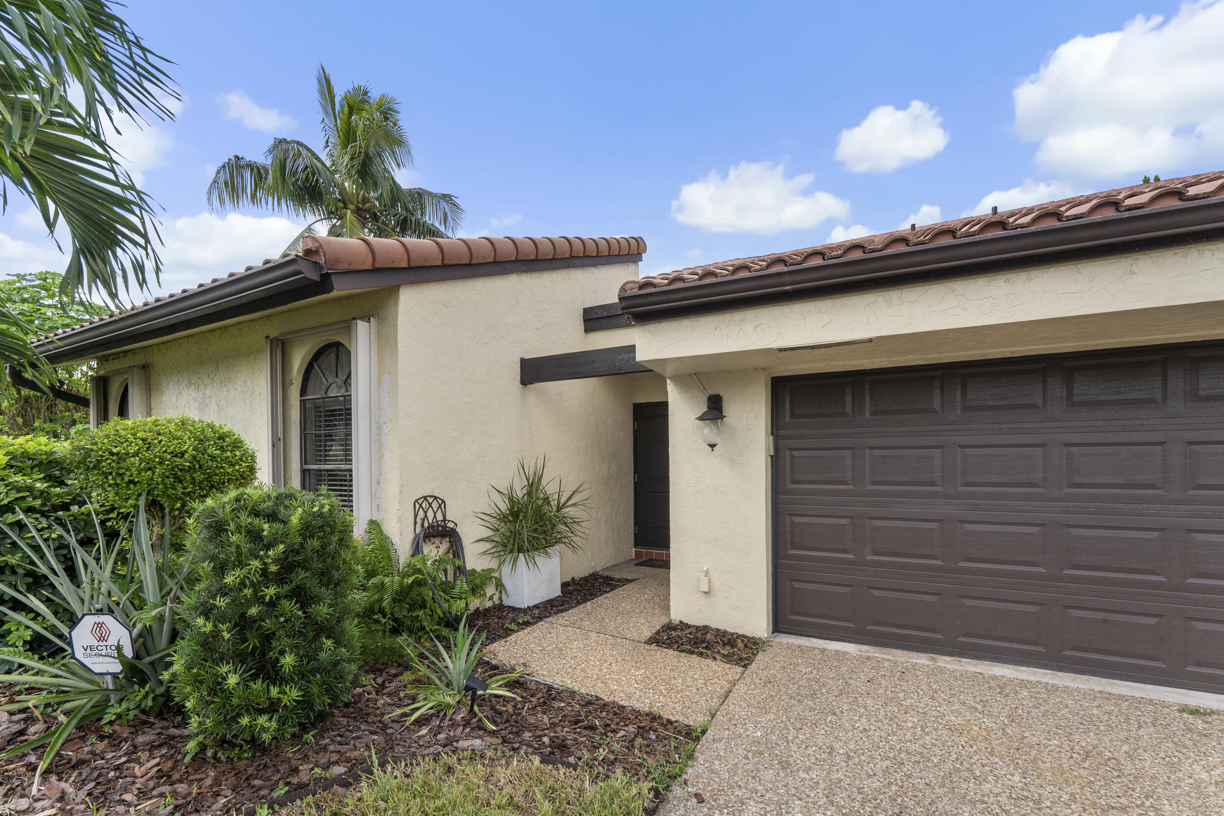 7029_Golf_Pointe_Circle-5
