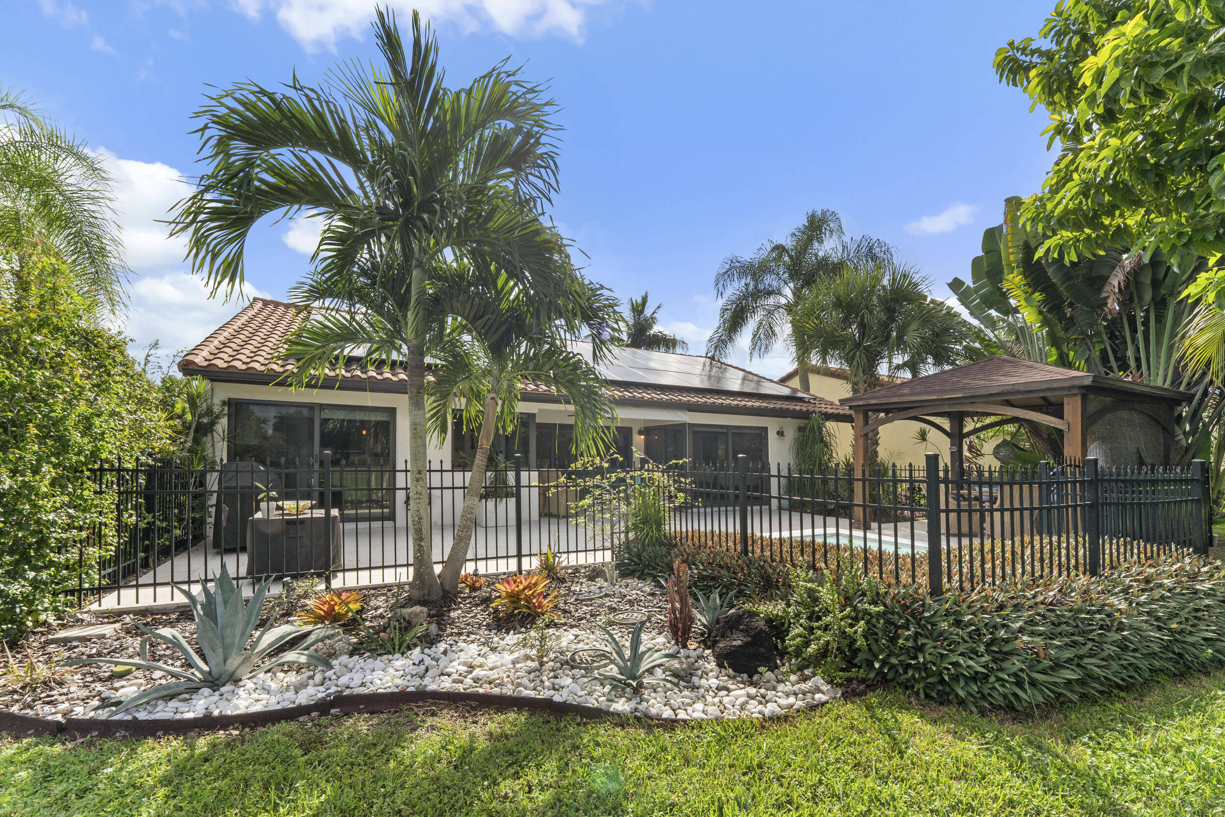 7029_Golf_Pointe_Circle-40