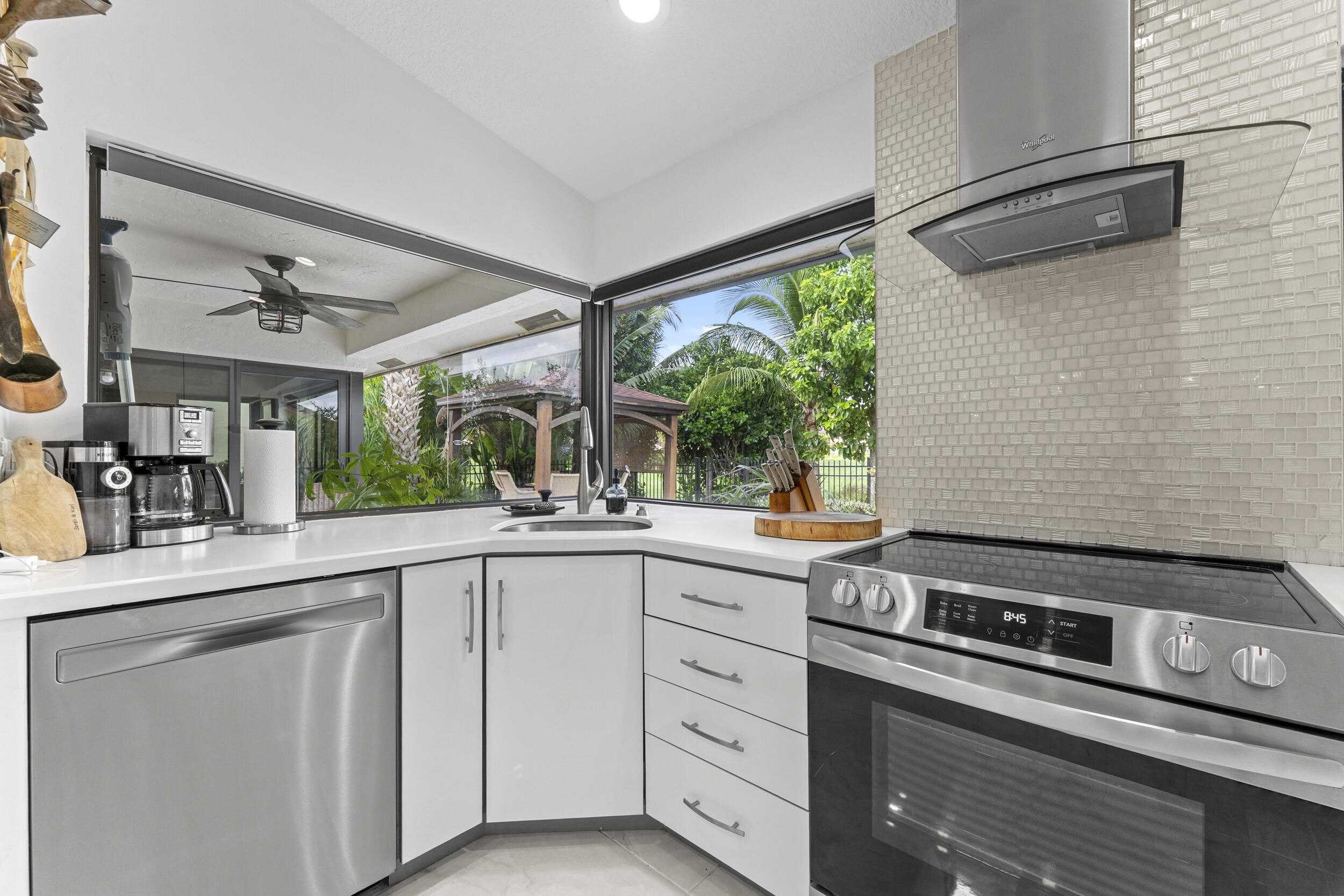 7029_Golf_Pointe_Circle-17