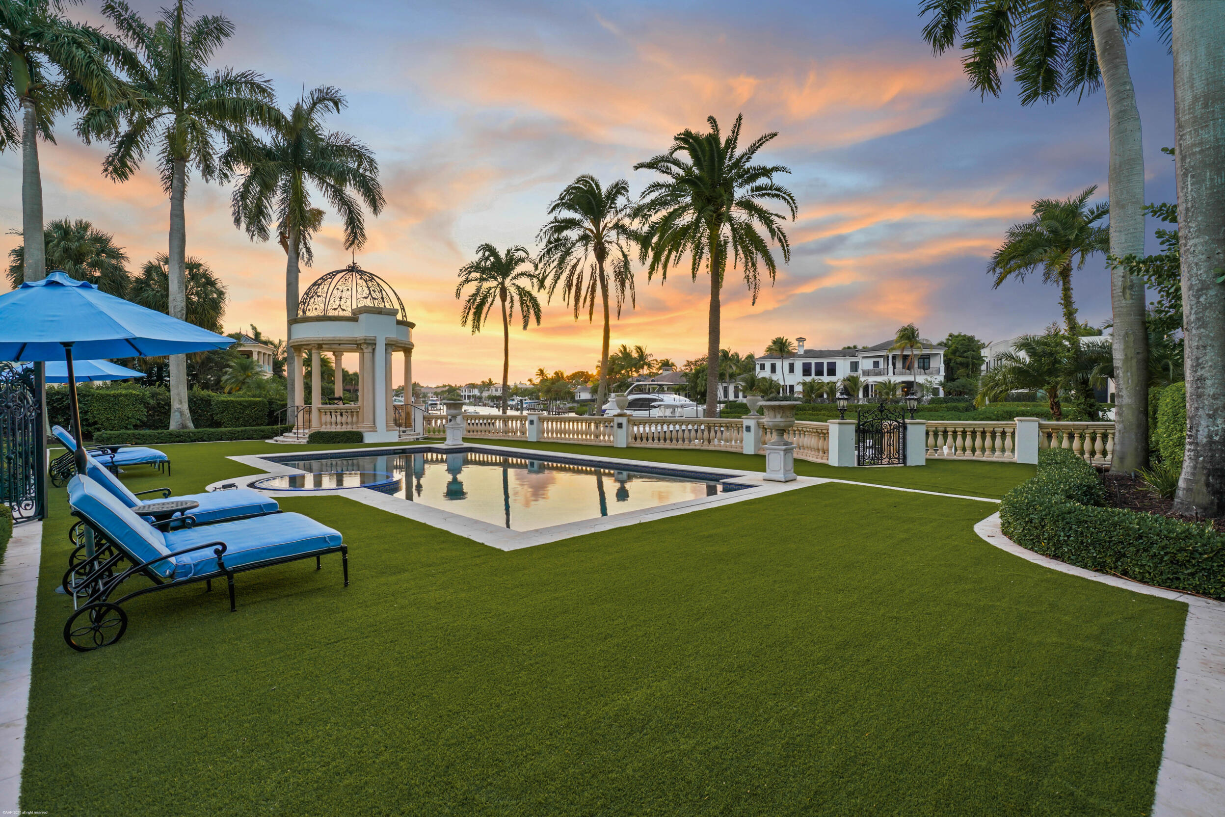 Pool / View