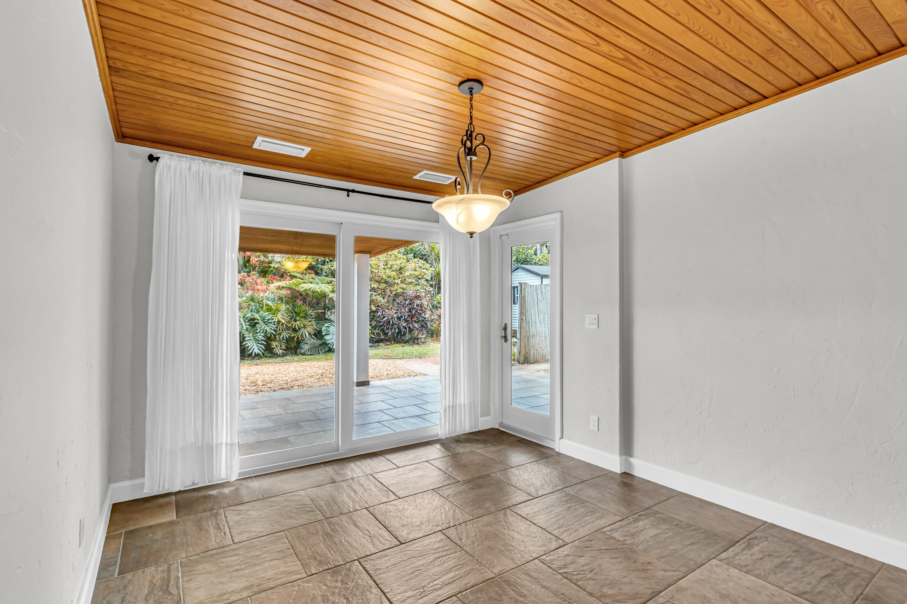 20 - Dining Room 3