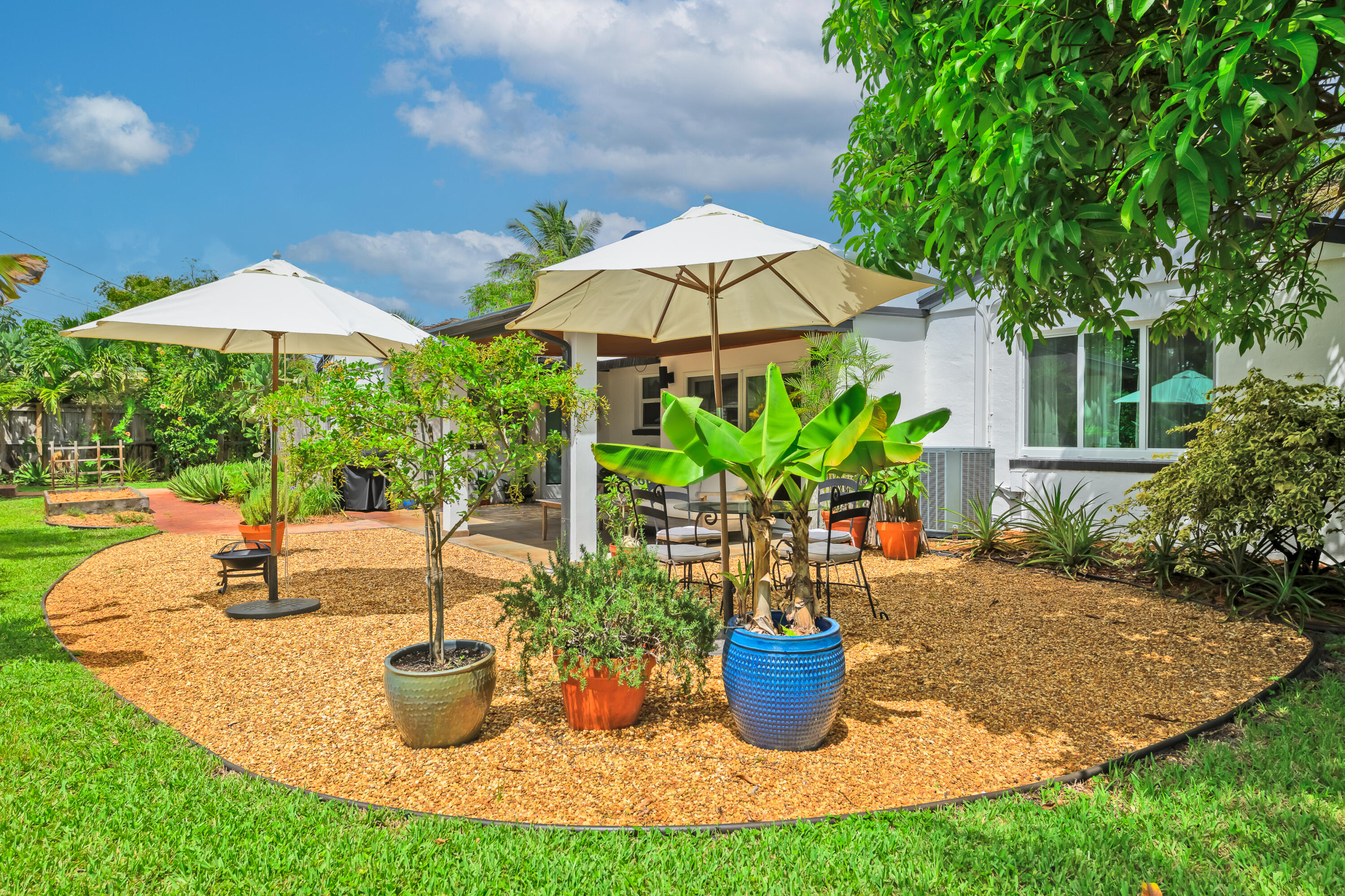09 - Outdoor Area