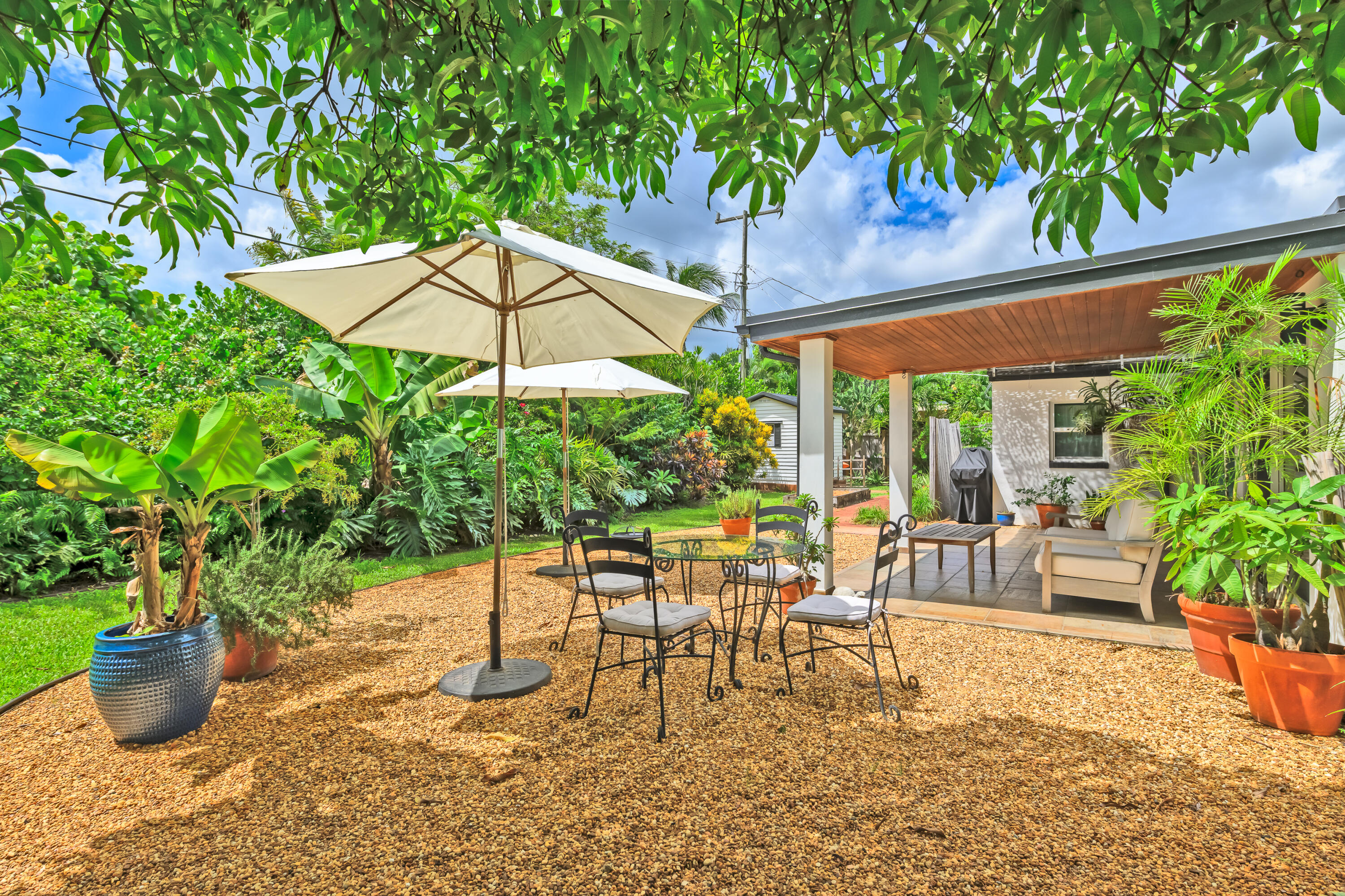 10 - Outdoor Area
