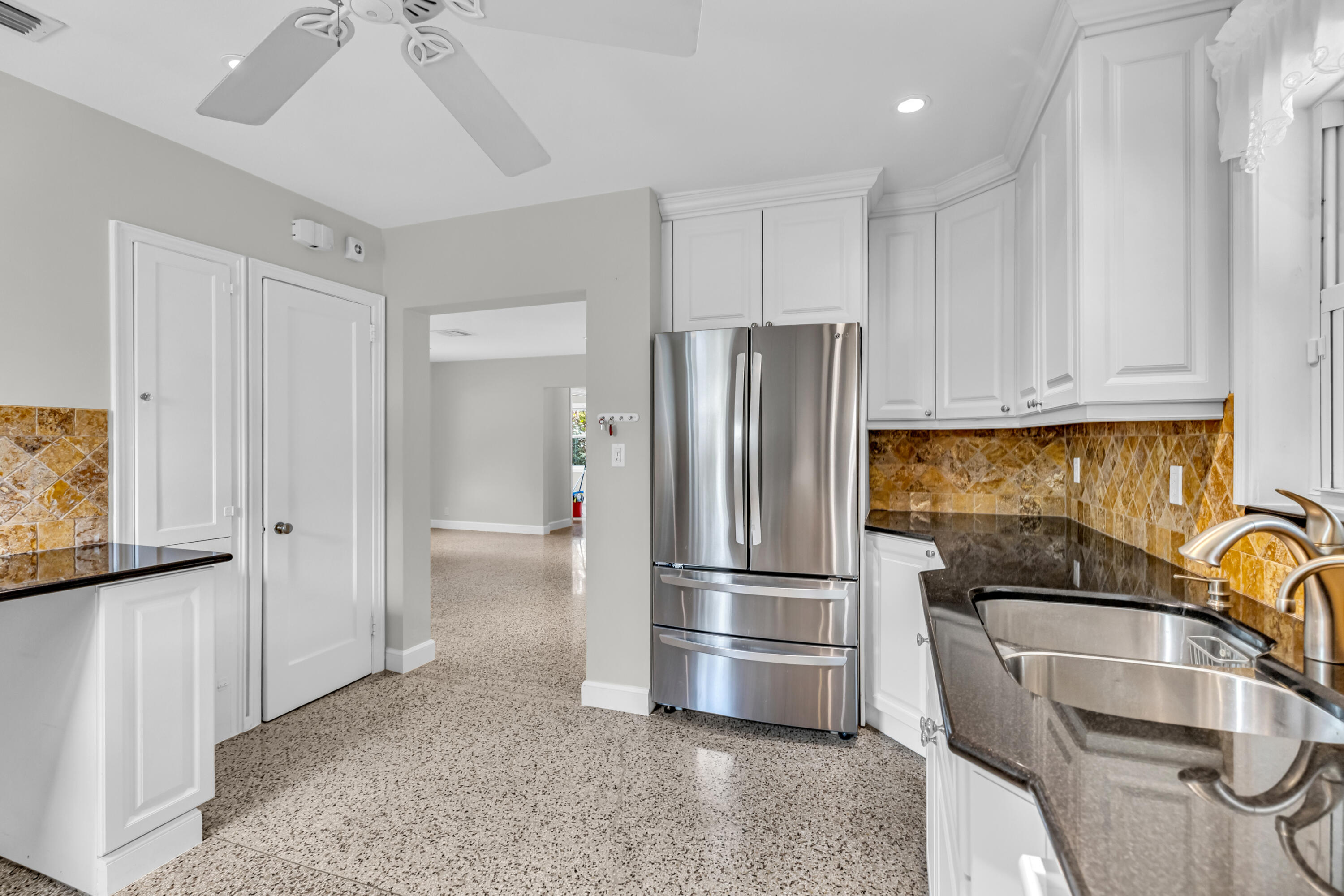 18 - Kitchen