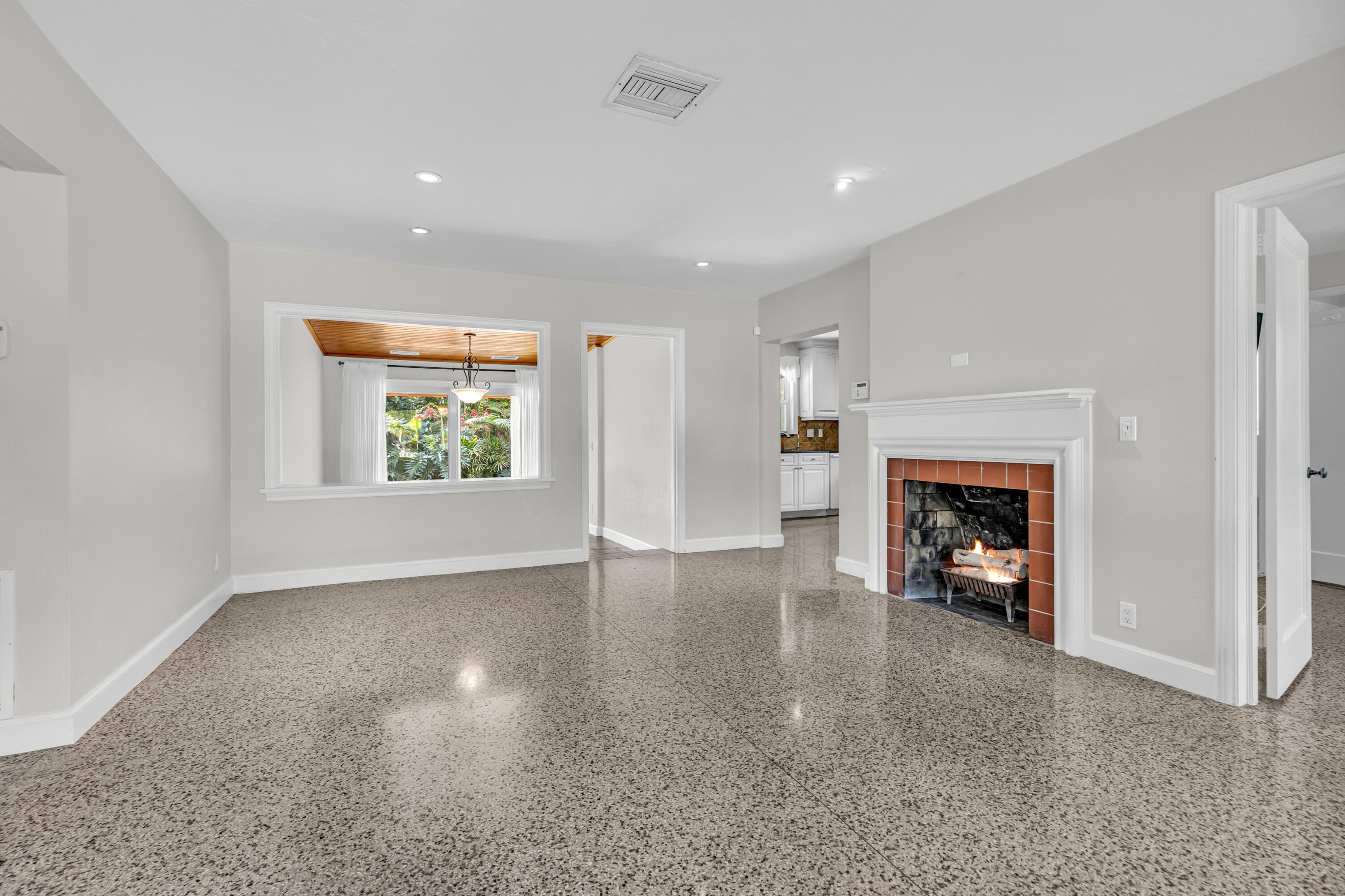 04 - Living Room