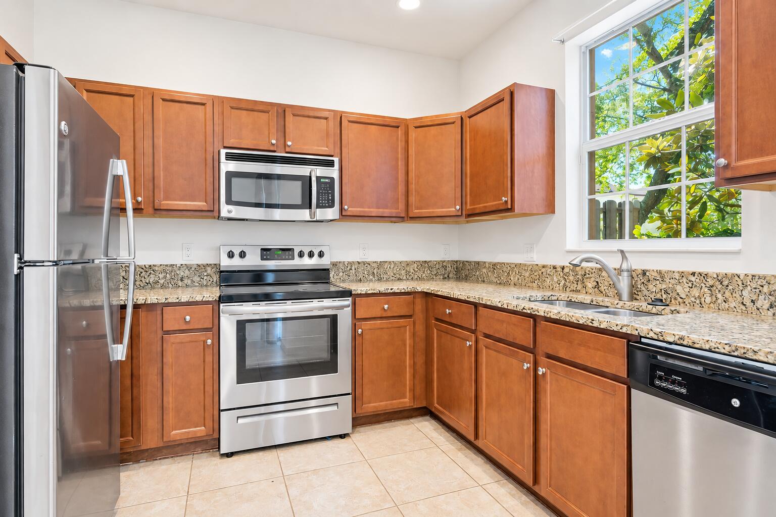Kitchen with lots of storage Kitchen with lots of storage