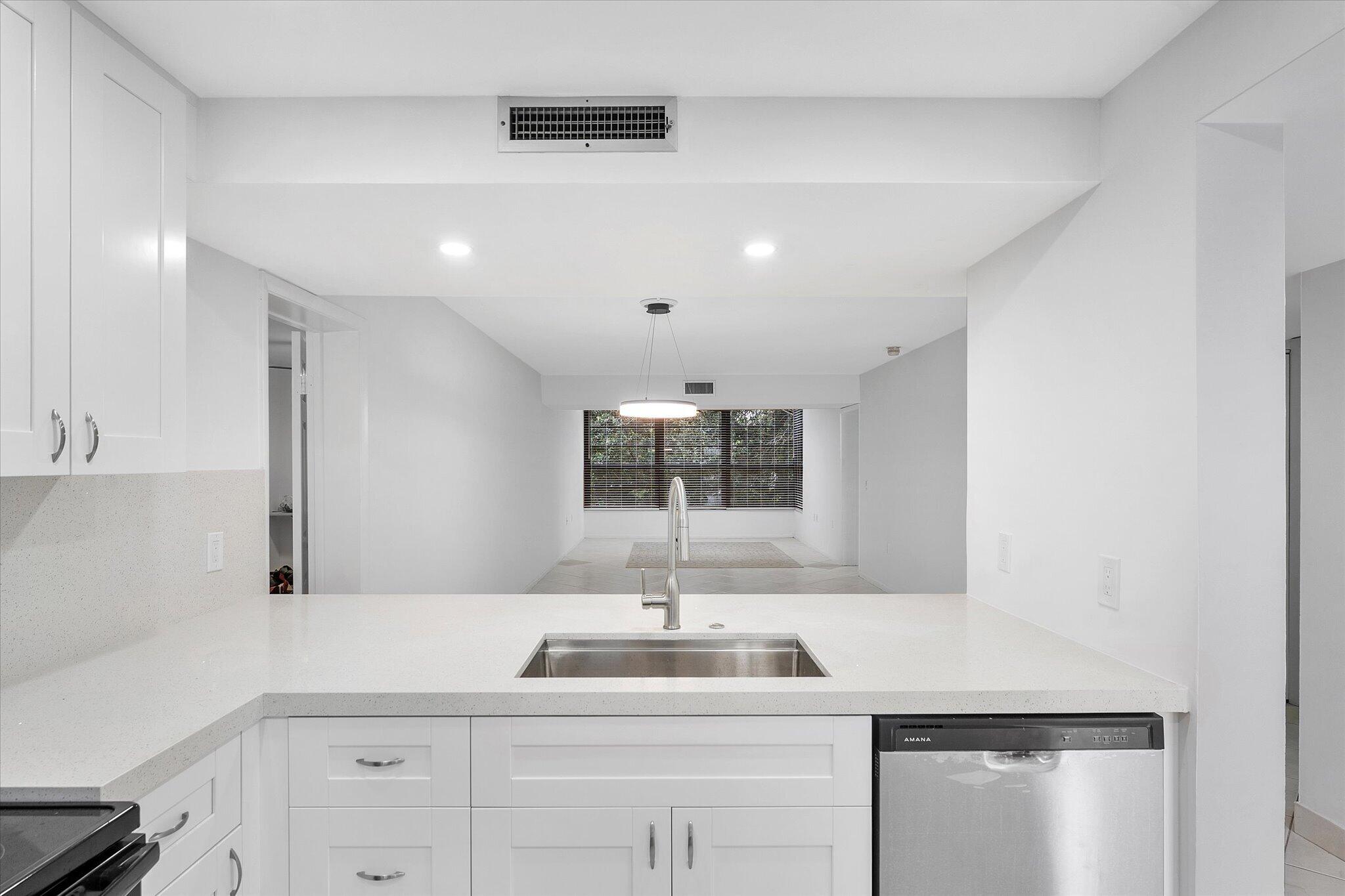 18-1528 Whitehall Drive_018
