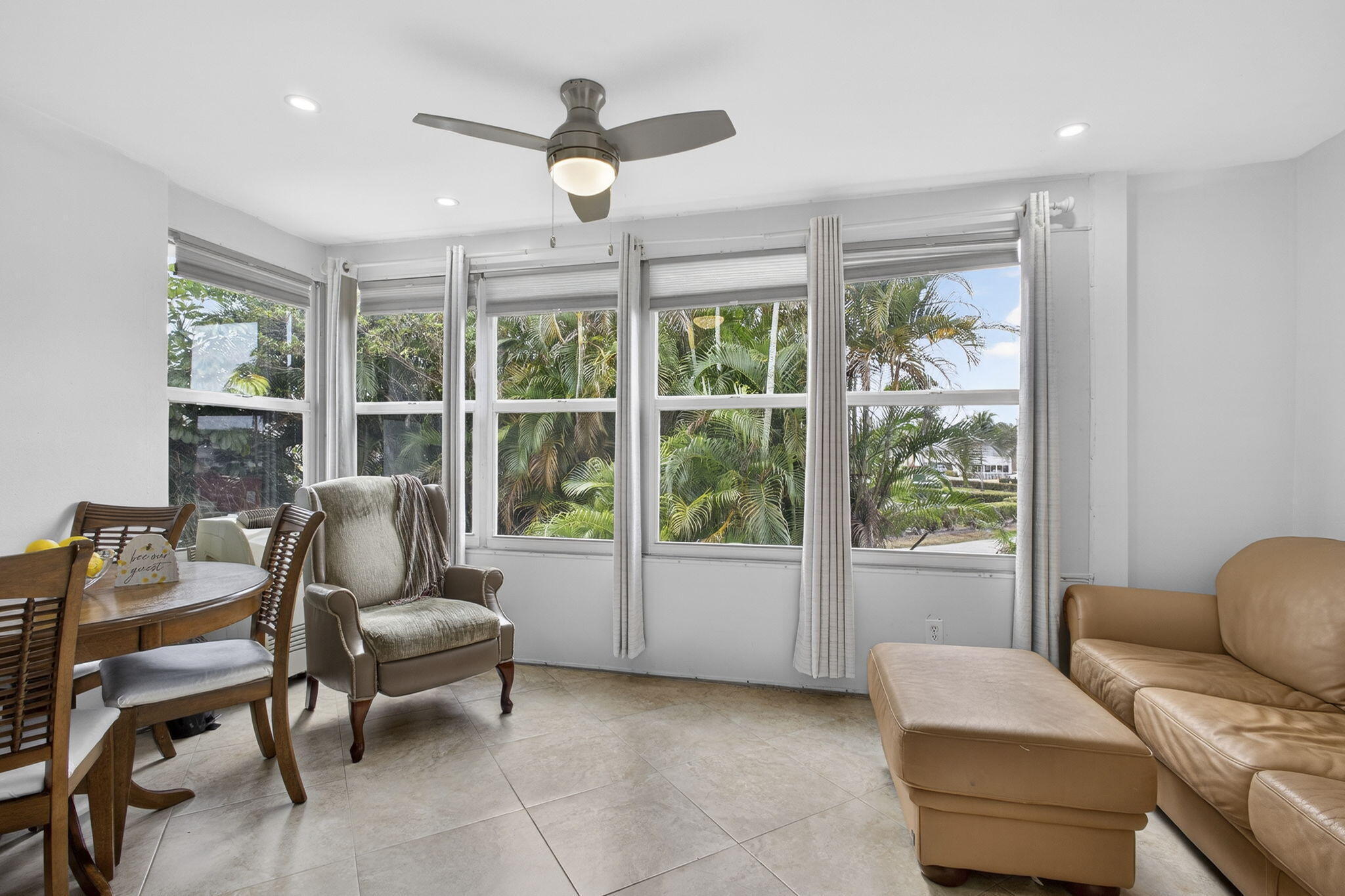 LARGE LANAI