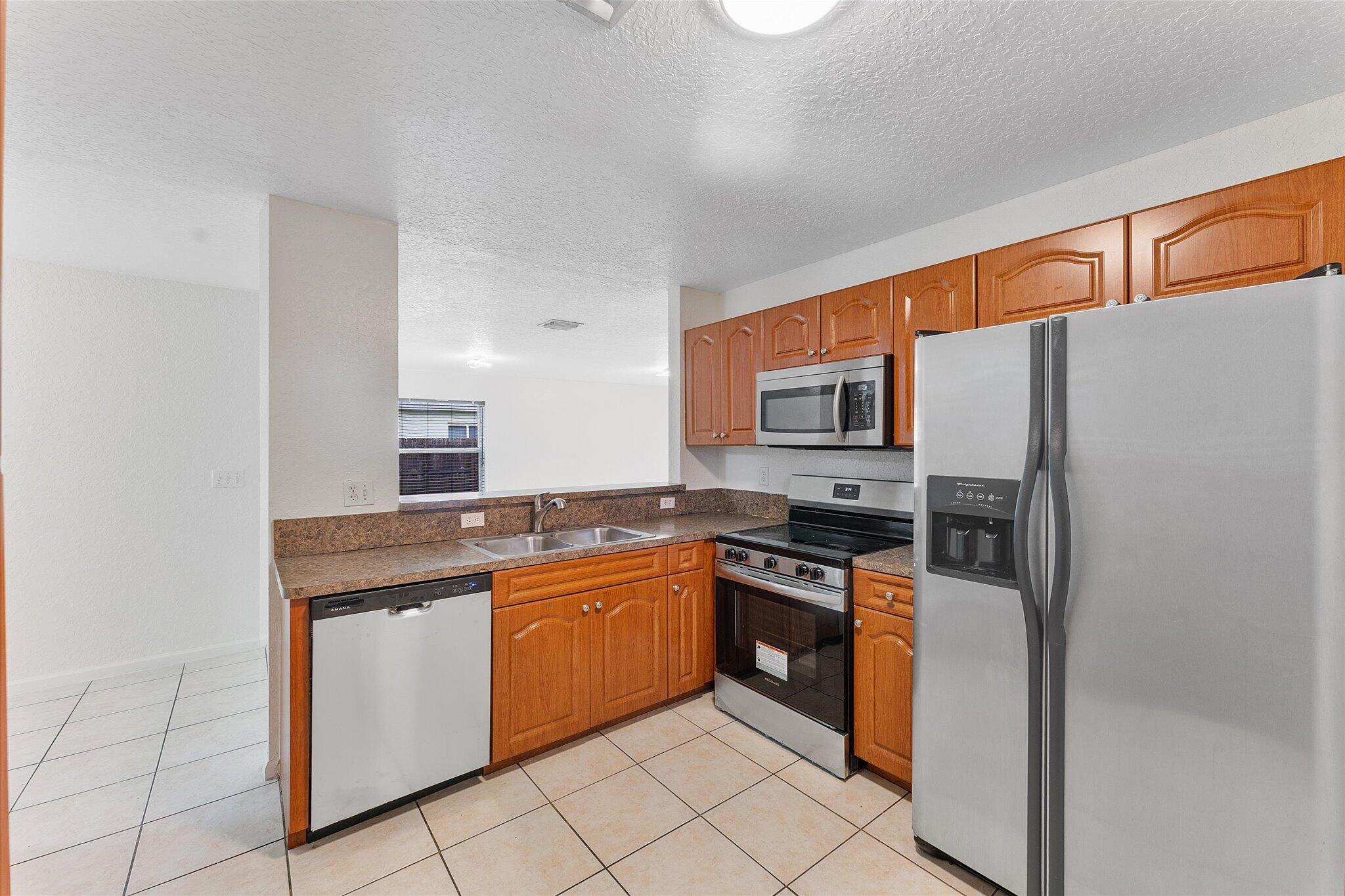 08-2212 NW 9th Ct_008